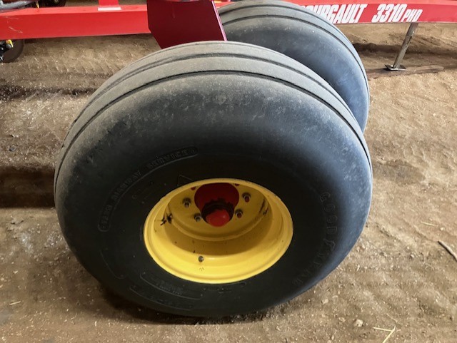 2009 Bourgault 3310-65 Air Seeder