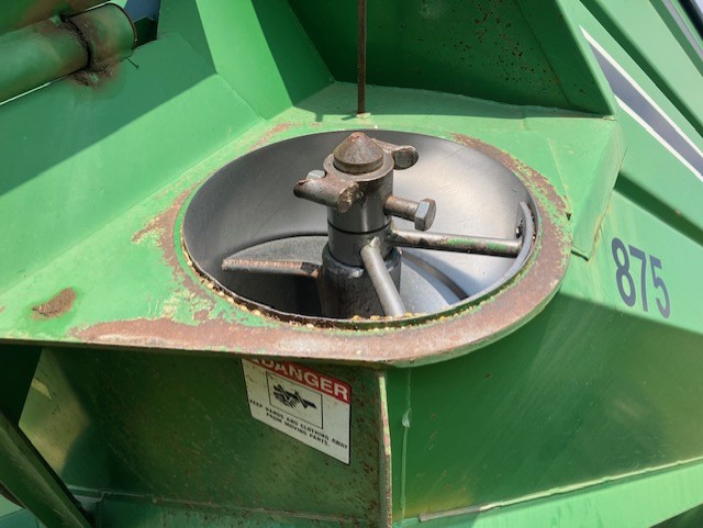 2004 J&M 875 Grain Cart