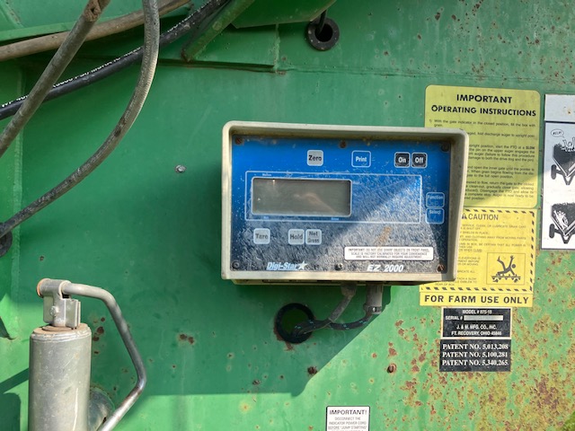 2004 J&M 875 Grain Cart