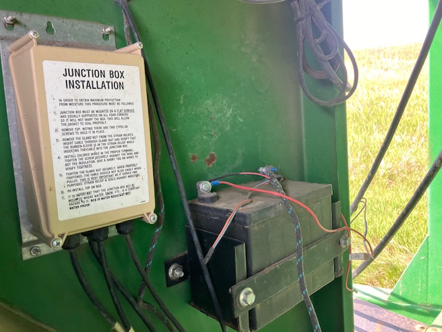 2004 J&M 875 Grain Cart