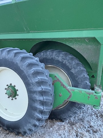 2002 Brent 1084 Grain Cart