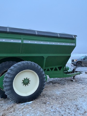 2002 Brent 1084 Grain Cart