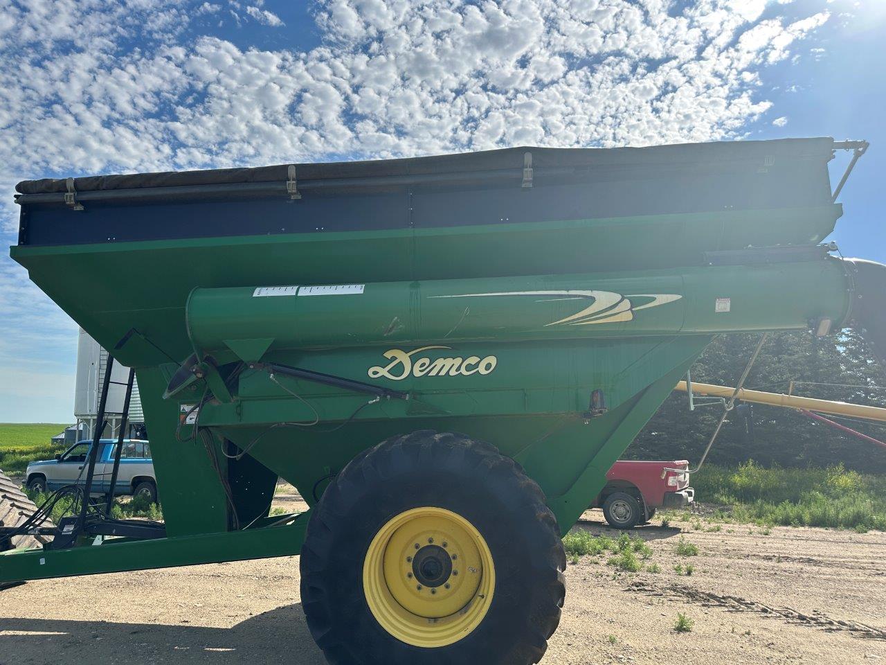 2013 Demco 850 Grain Cart