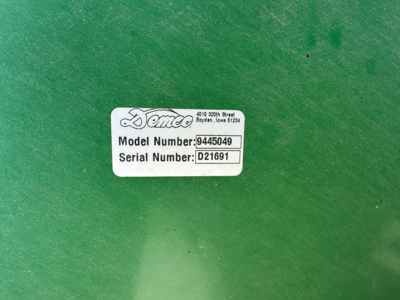 2013 Demco 850 Grain Cart