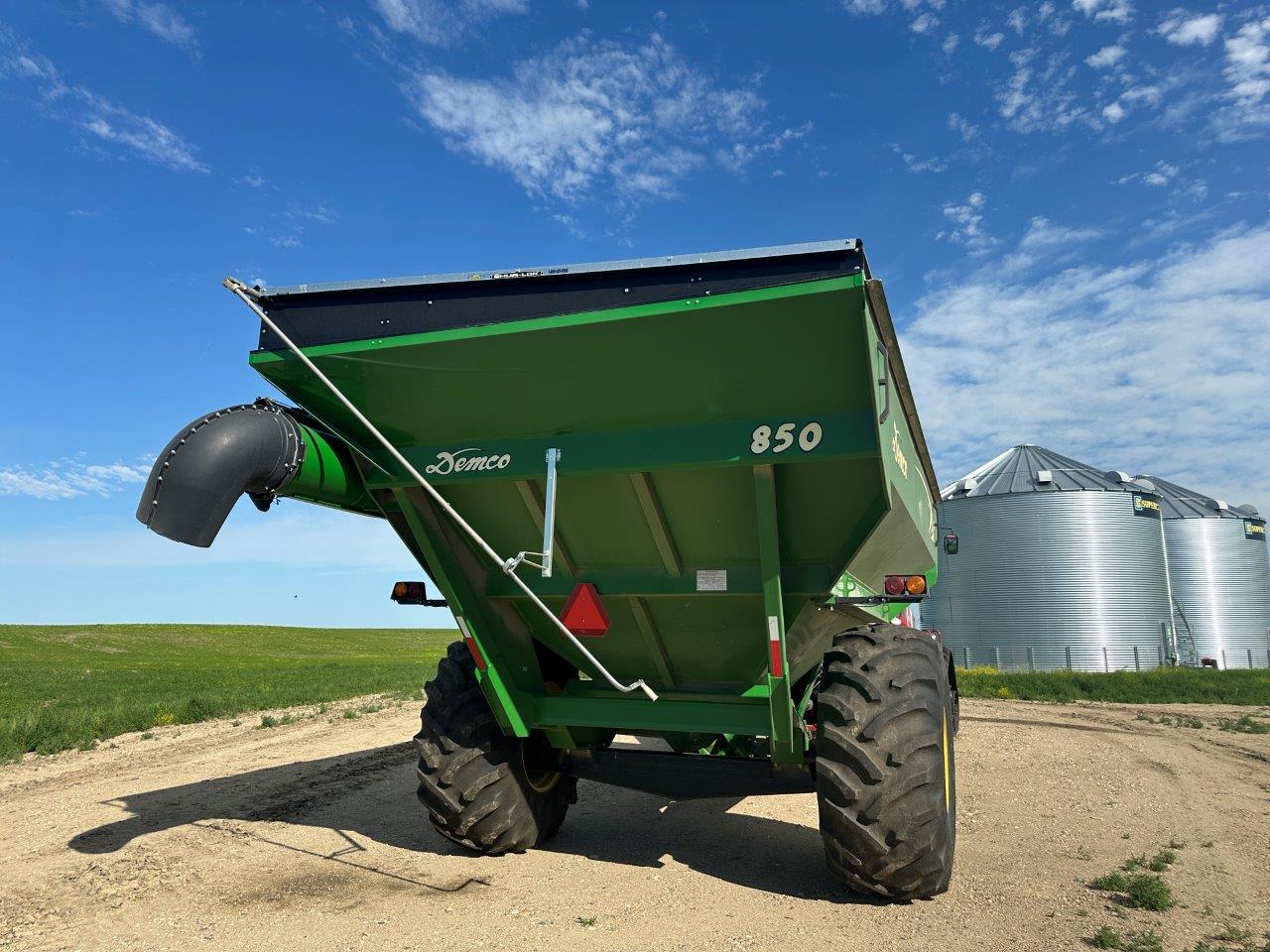2013 Demco 850 Grain Cart