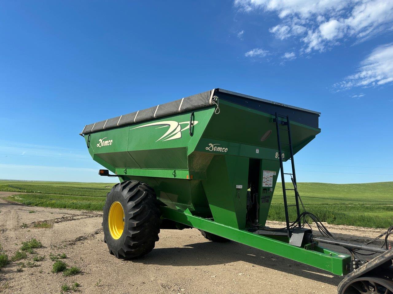 2013 Demco 850 Grain Cart