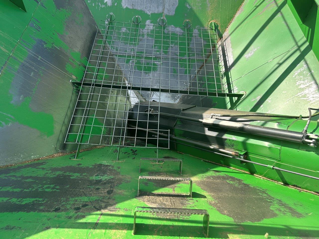 2013 Demco 850 Grain Cart