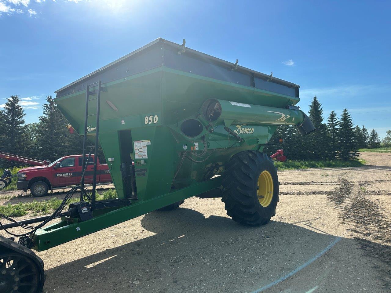 2013 Demco 850 Grain Cart