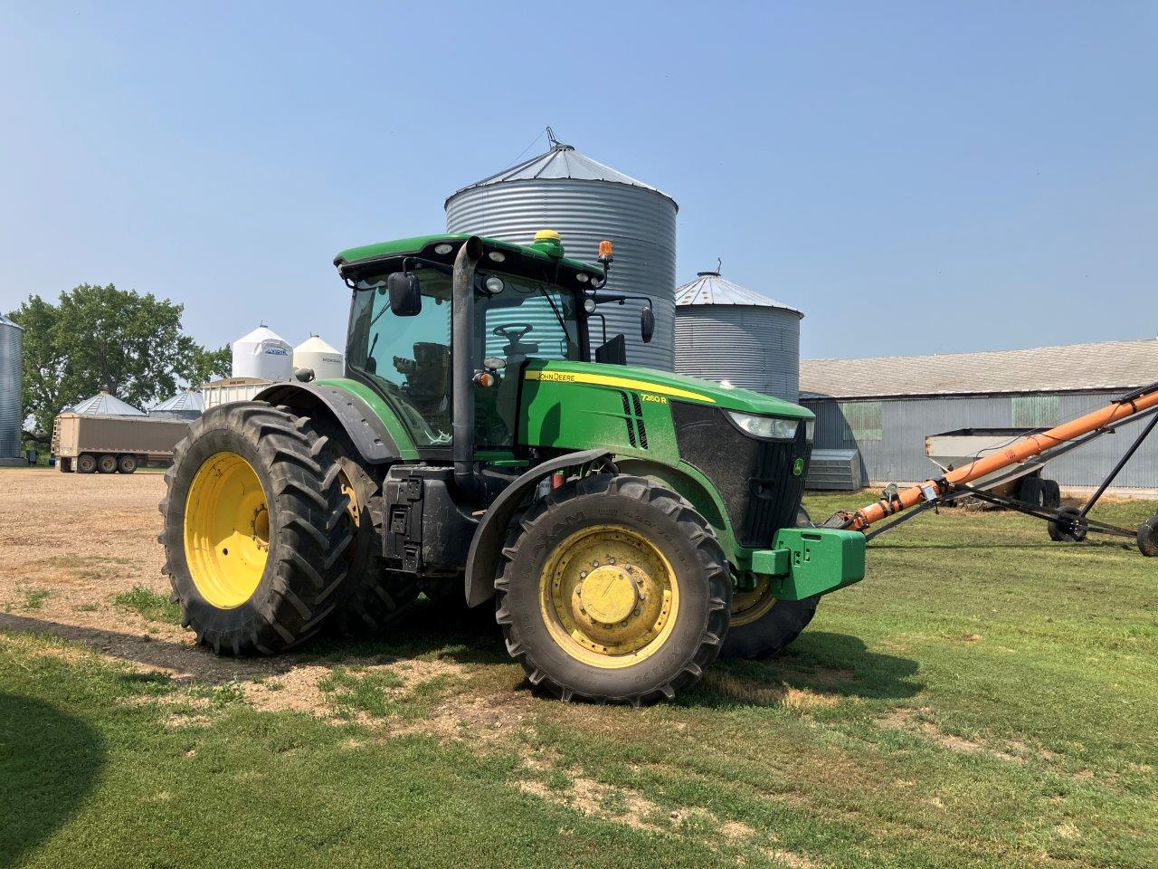 2012 John Deere 7260R Tractor