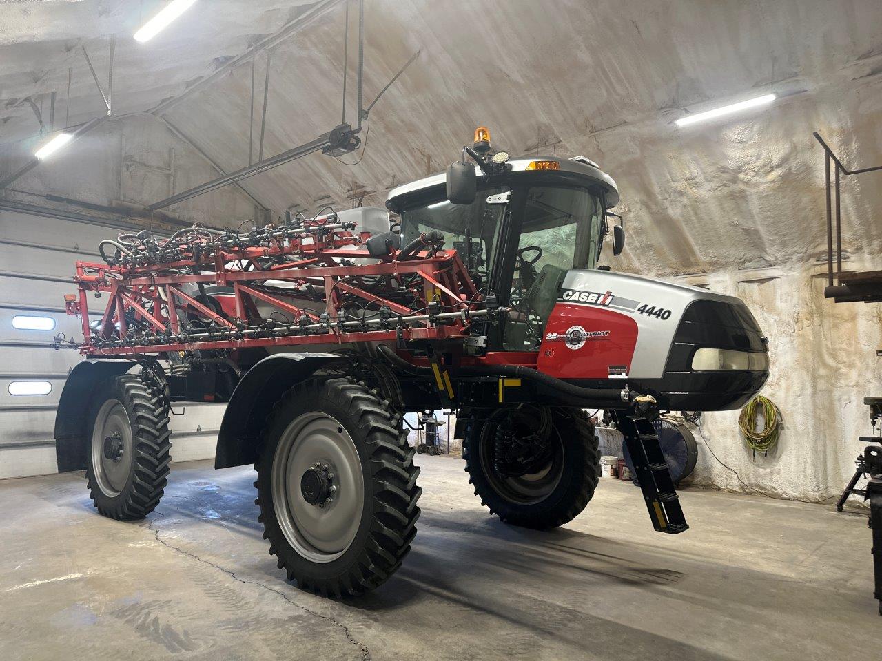 2017 Case IH Patriot 4440 Sprayer/High Clearance