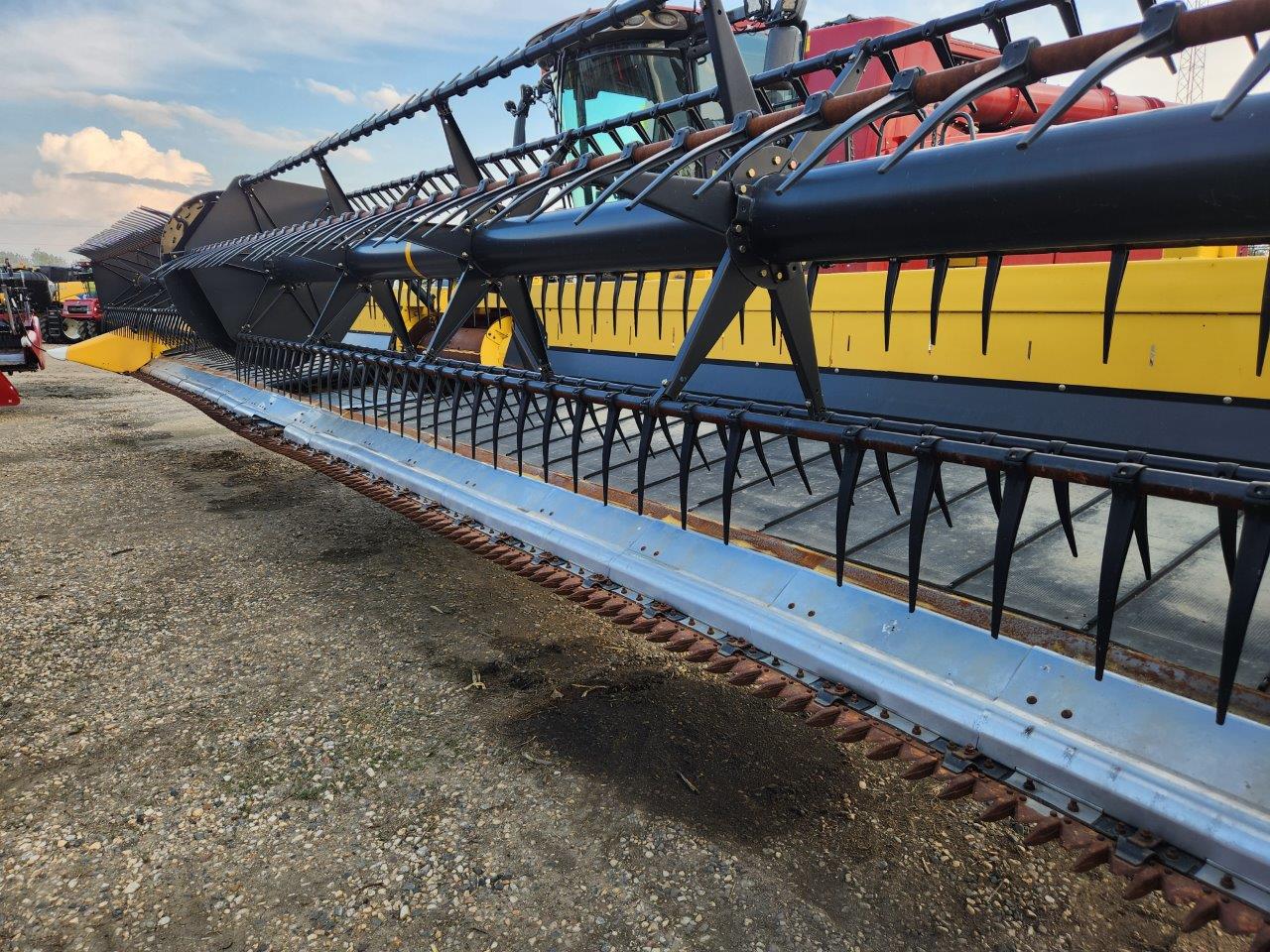 2014 New Holland 880CF Header Draper