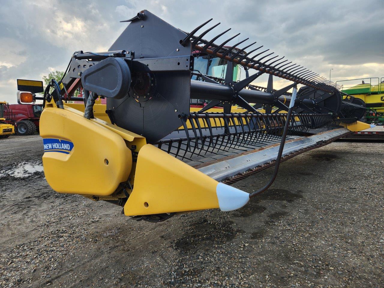 2014 New Holland 880CF Header Draper