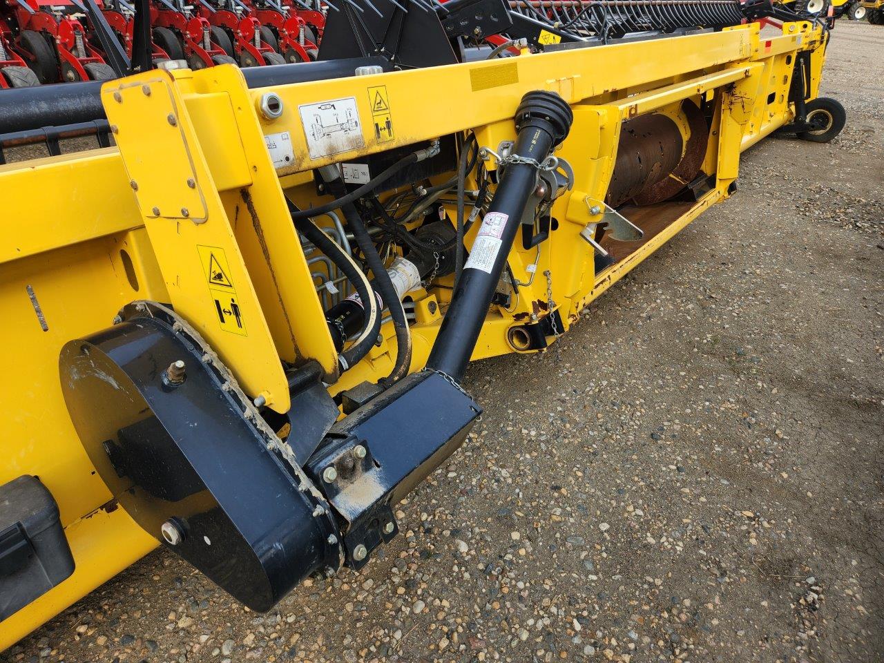 2014 New Holland 880CF Header Draper