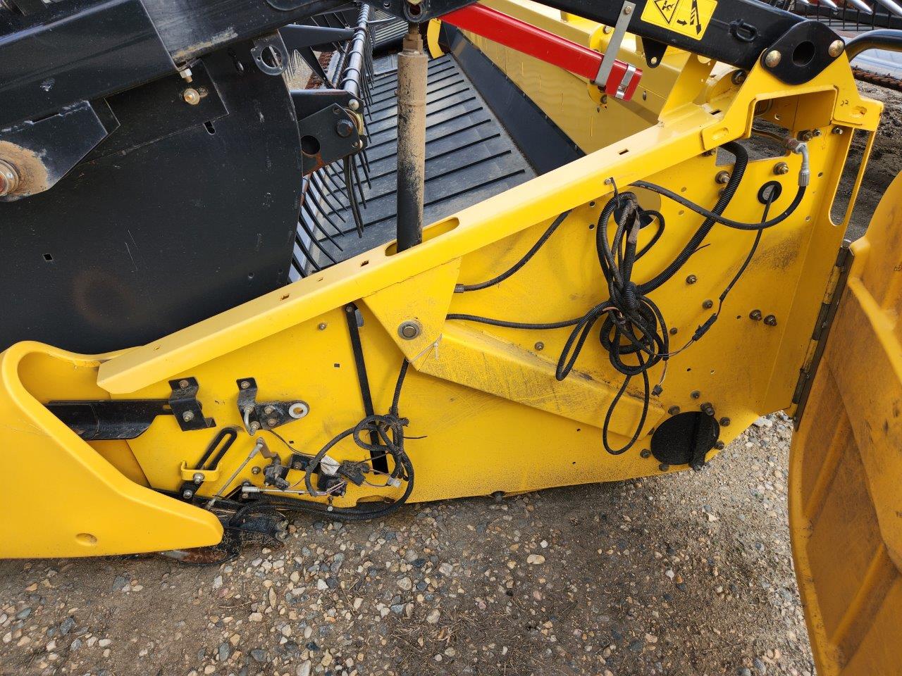 2014 New Holland 880CF Header Draper