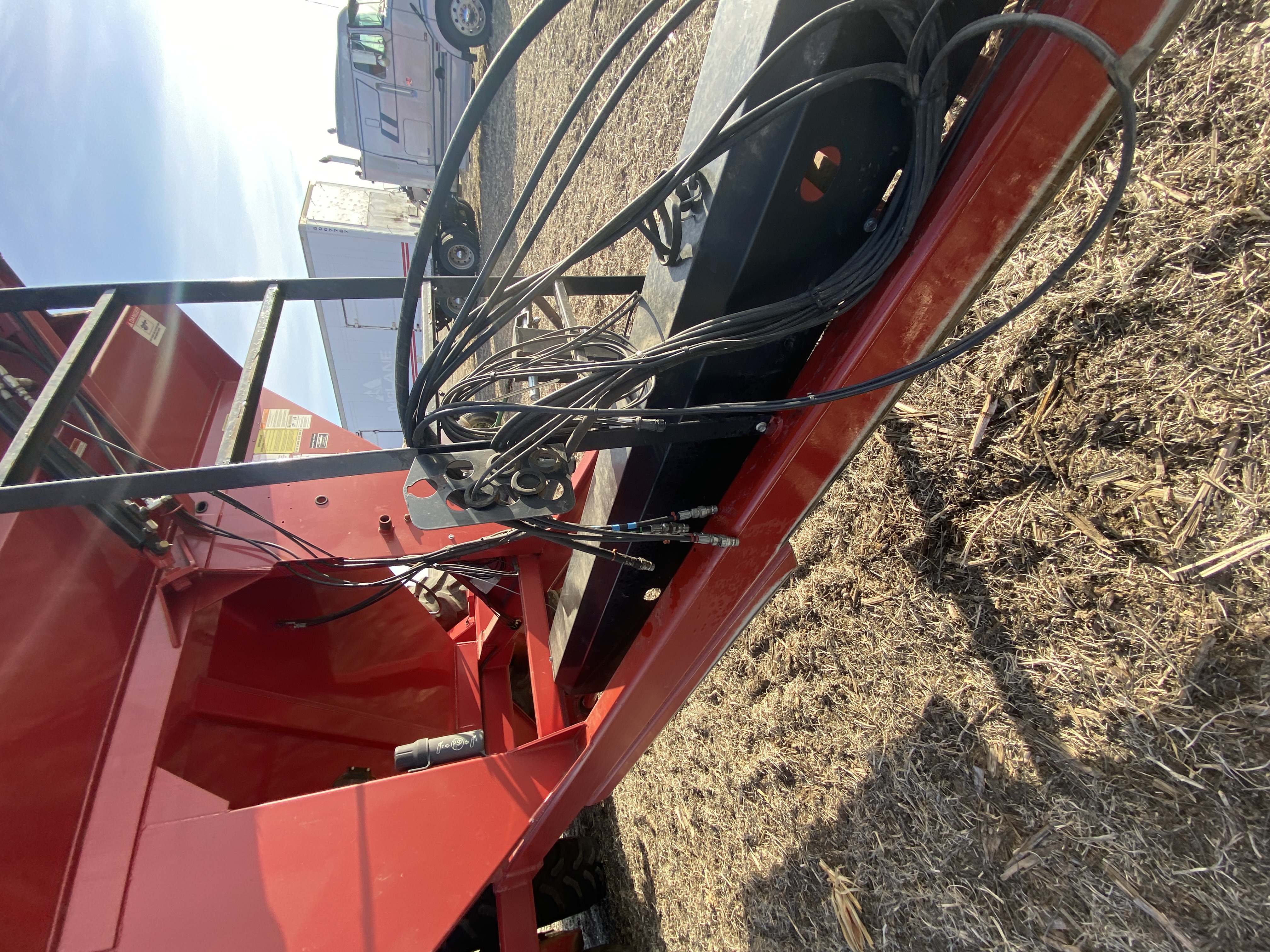 2011 J&M 1326-22D Grain Cart