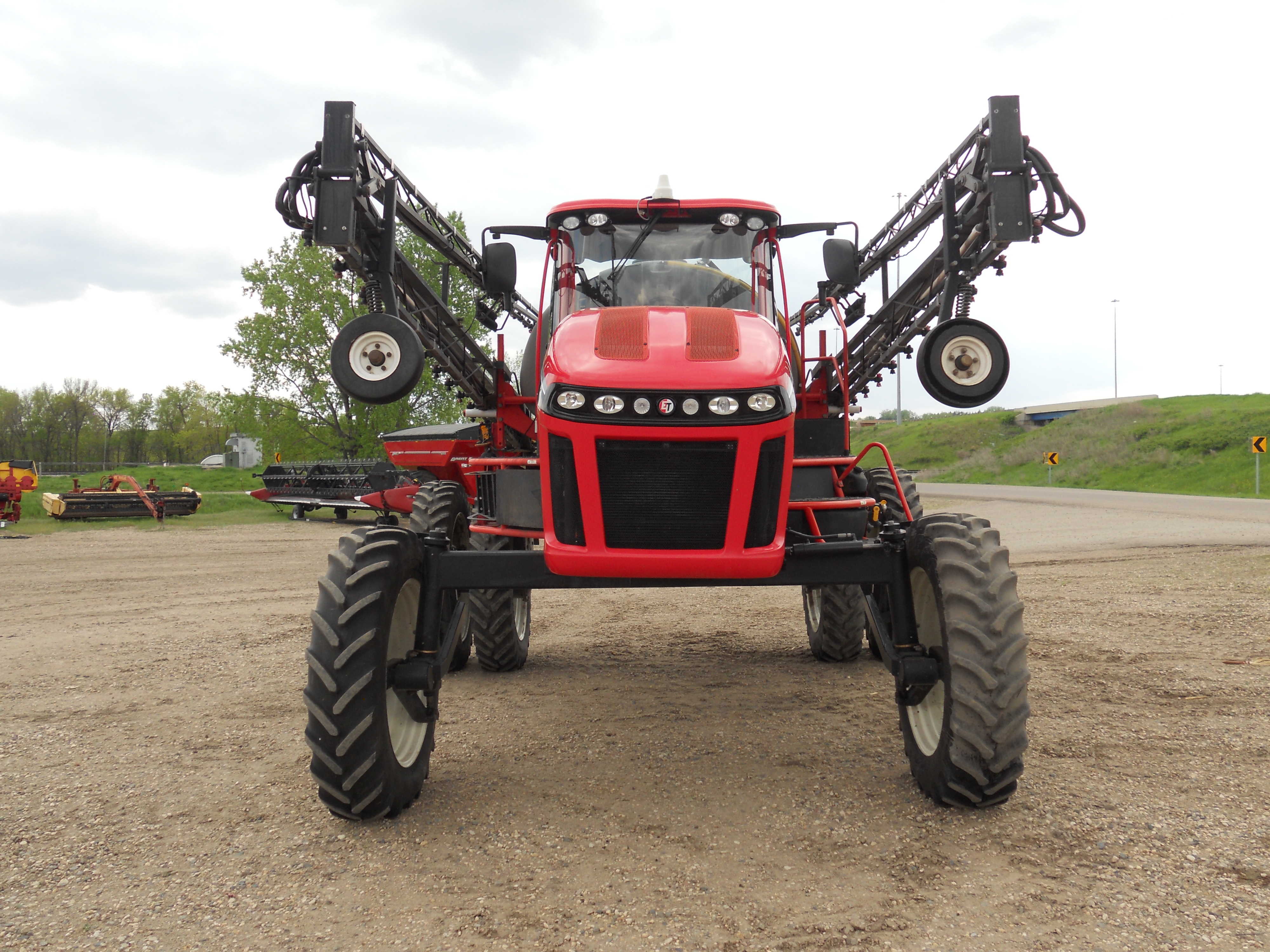 2011 Apache AS1220 Sprayer/High Clearance