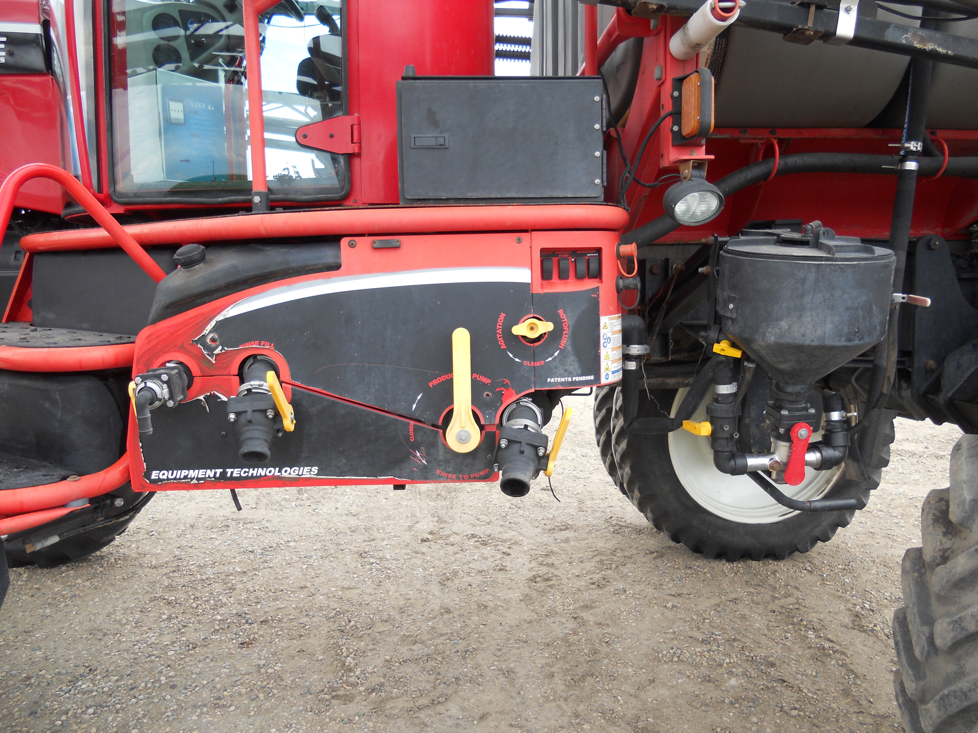 2011 Apache AS1220 Sprayer/High Clearance