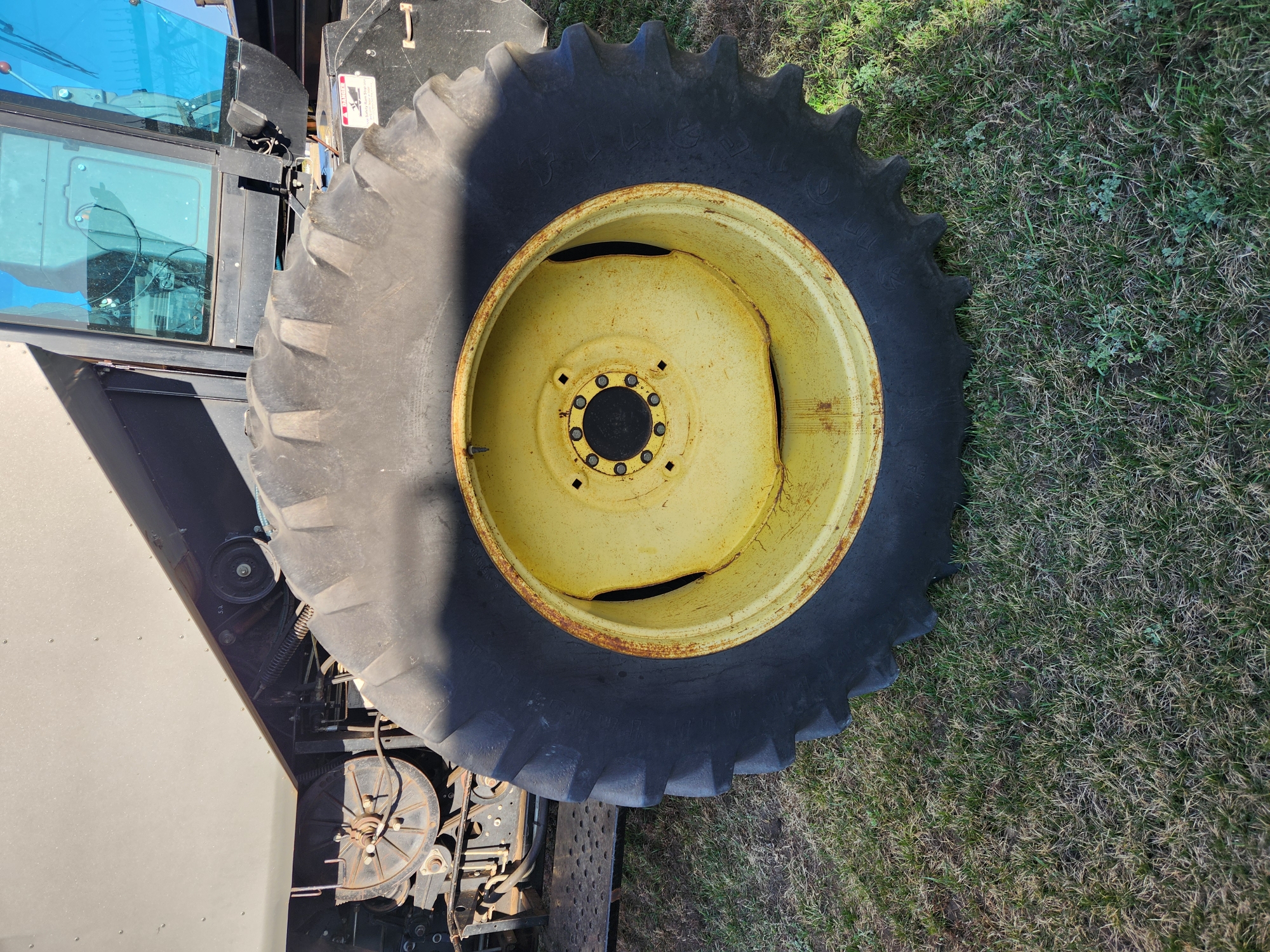 1998 AGCO Gleaner R72 Combine