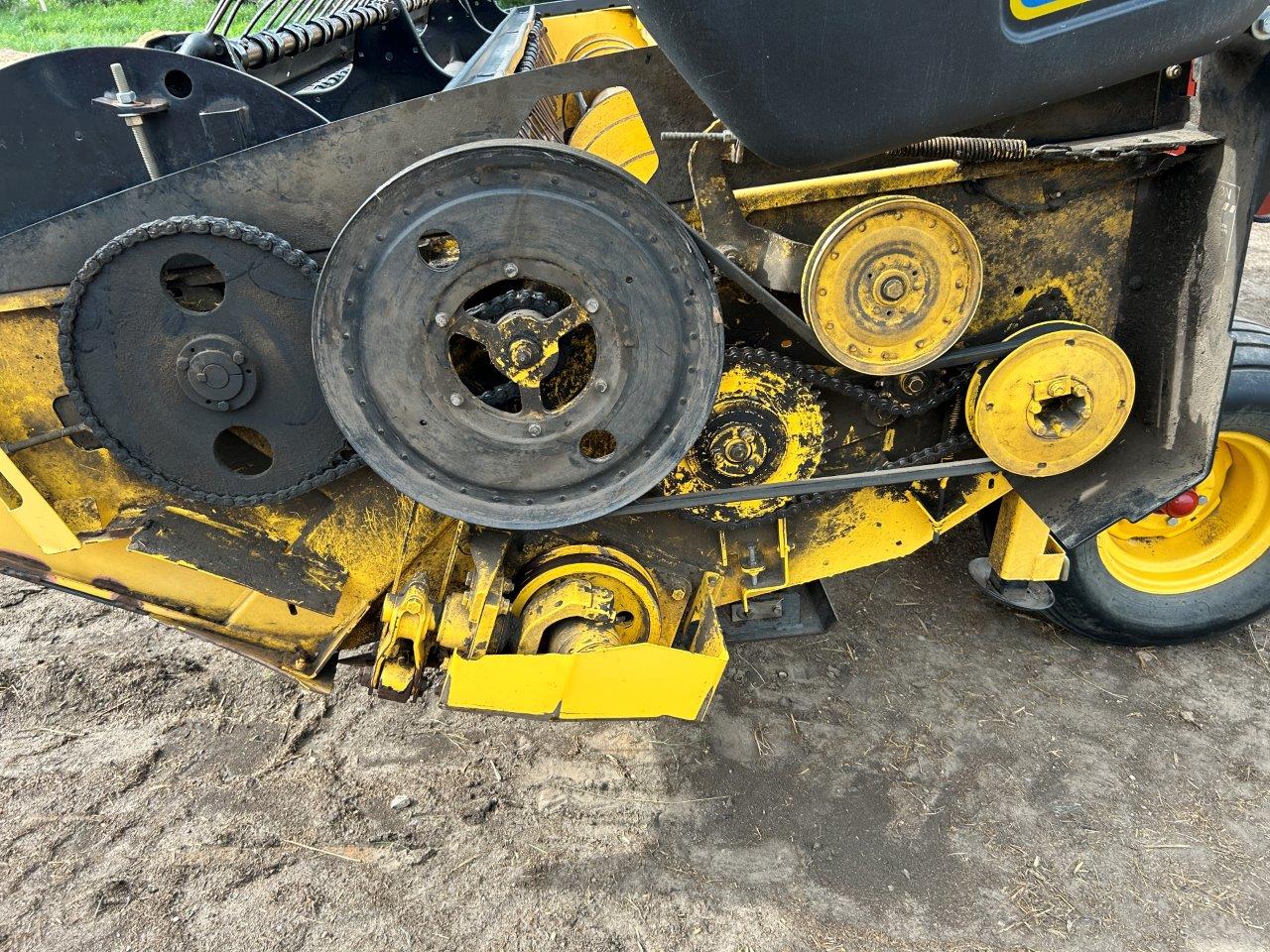 2011 New Holland H7150 Mower Conditioner