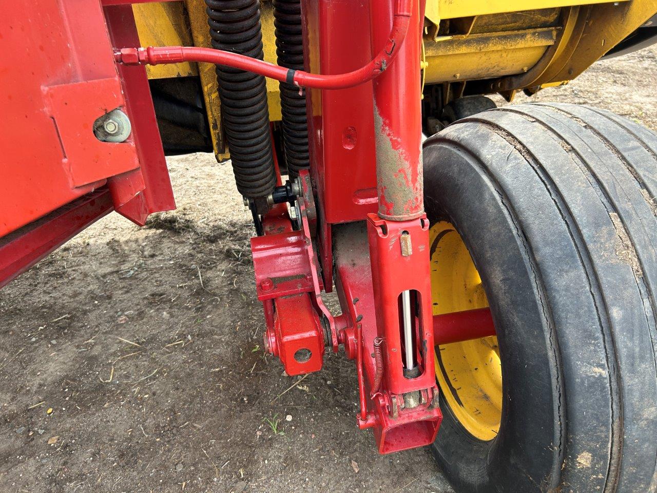 2011 New Holland H7150 Mower Conditioner