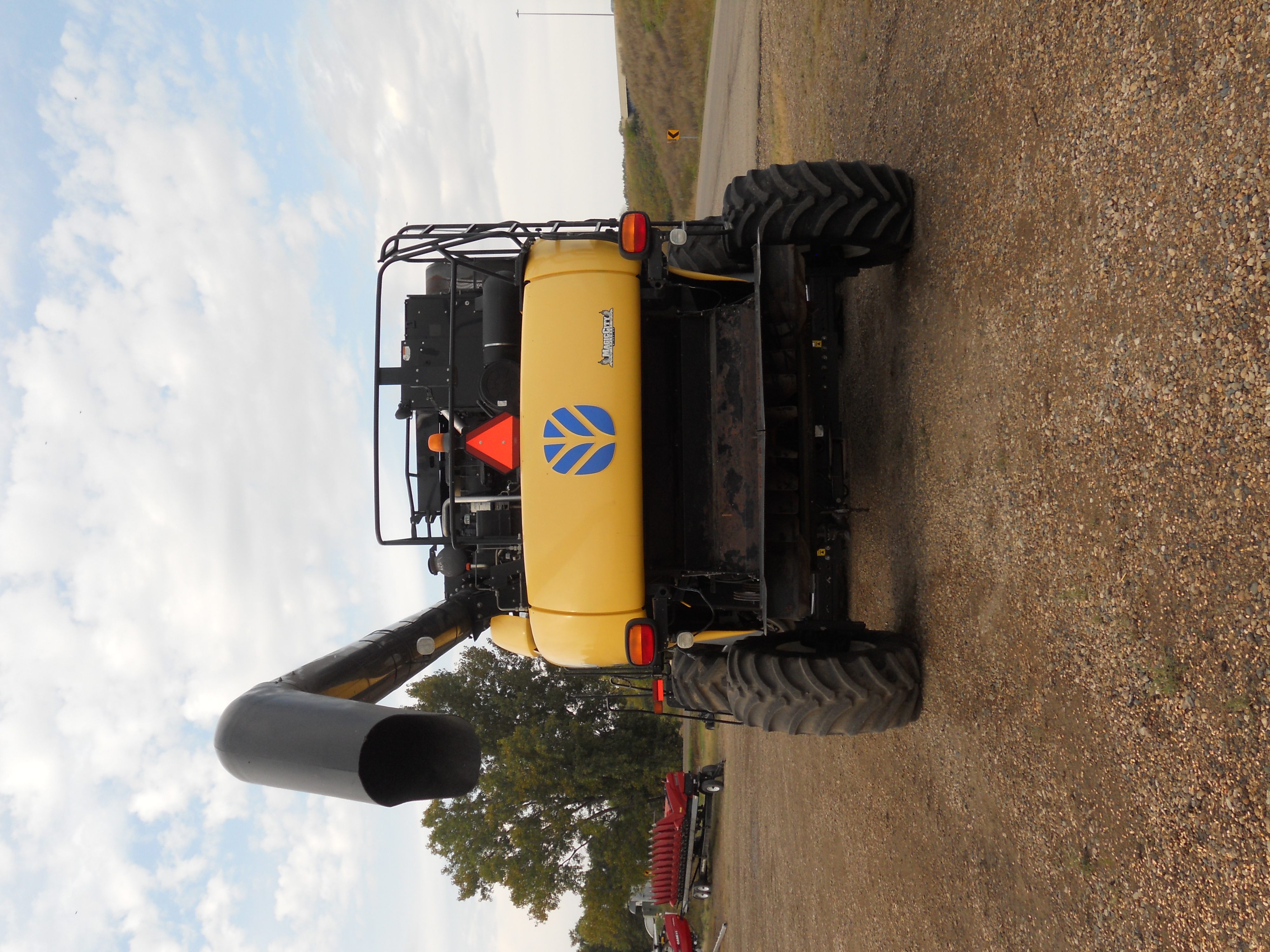 2010 New Holland CR9070 Combine