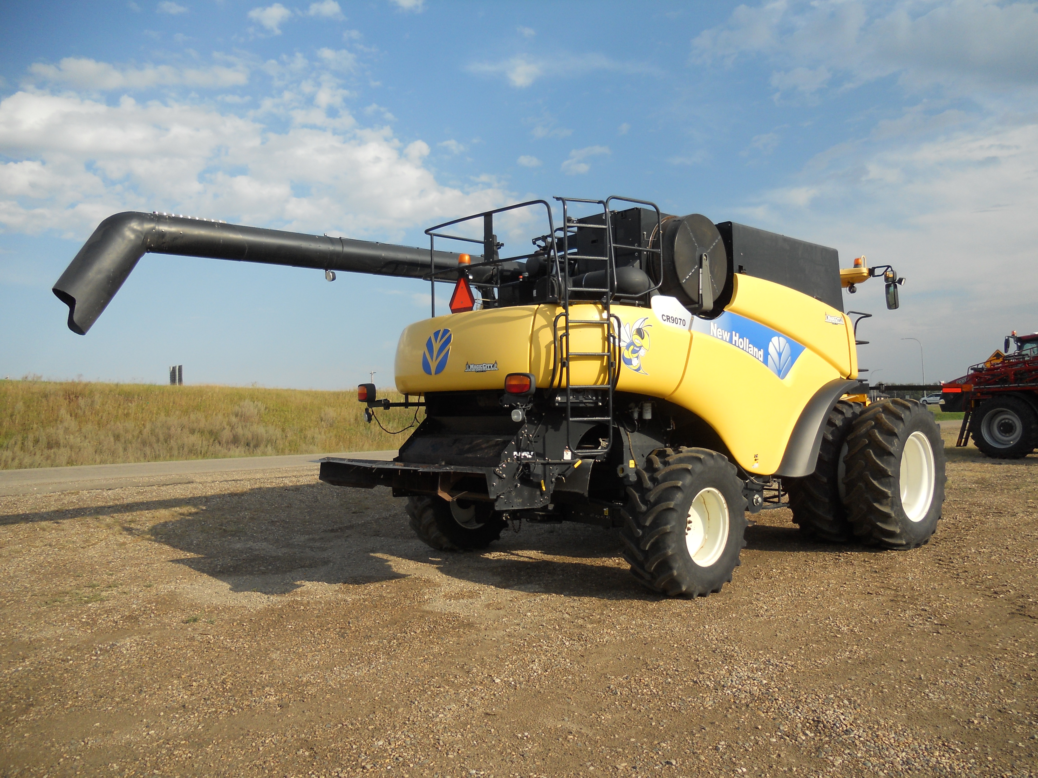 2010 New Holland CR9070 Combine