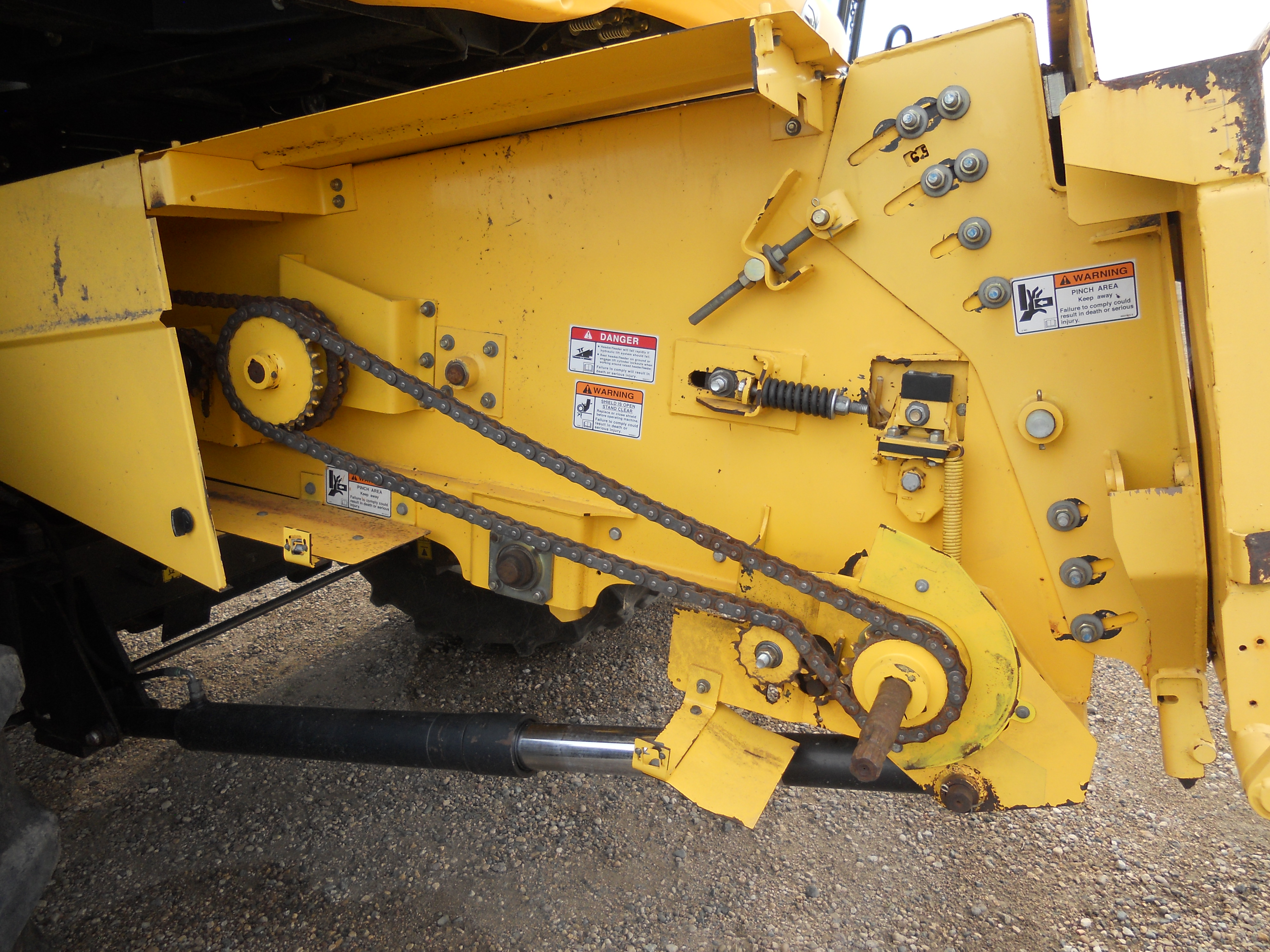 2010 New Holland CR9070 Combine