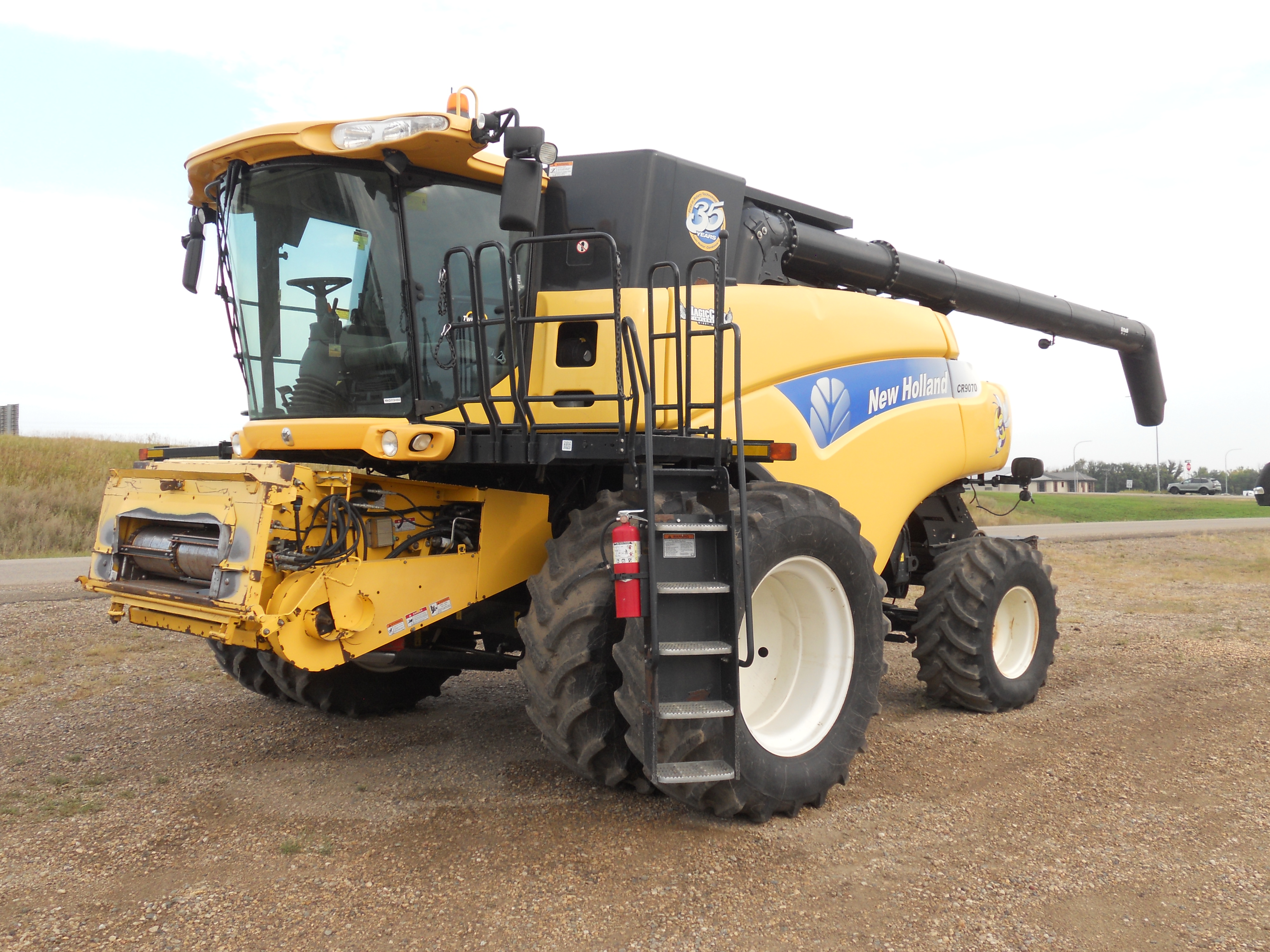 2010 New Holland CR9070 Combine