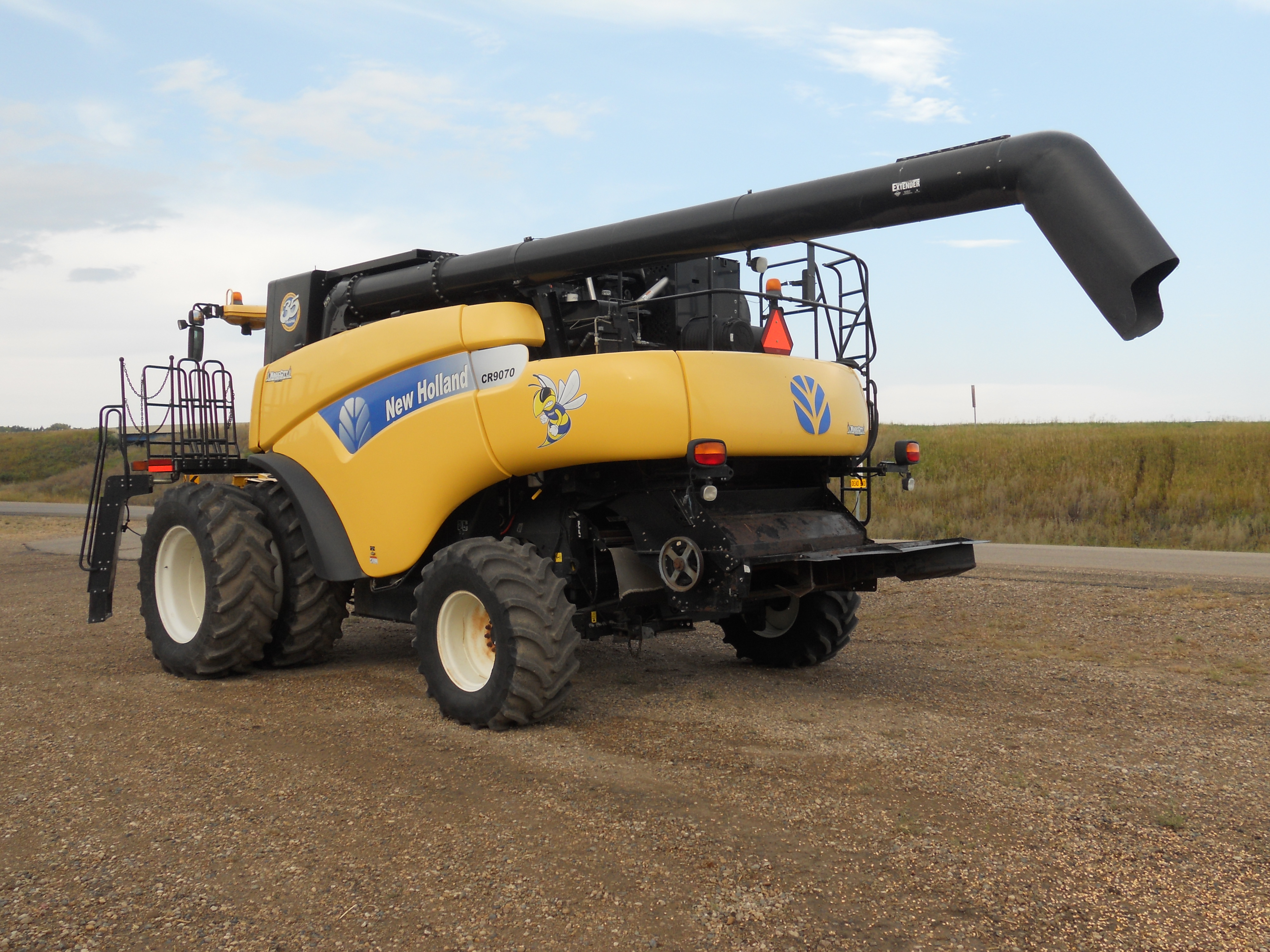 2010 New Holland CR9070 Combine