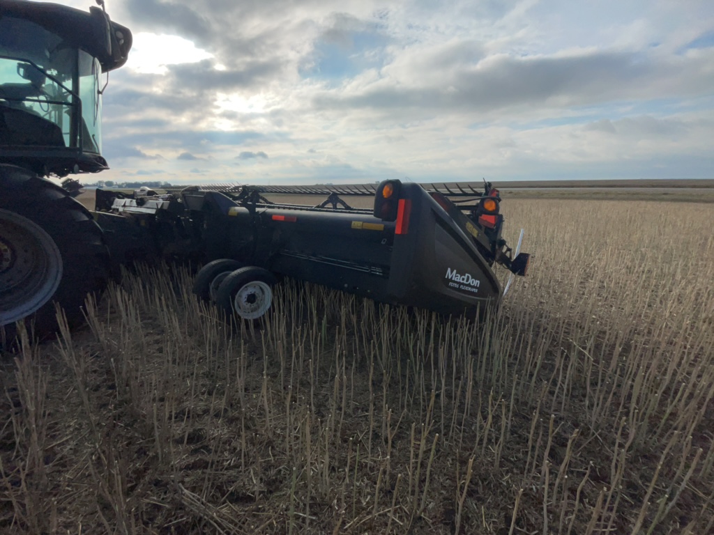 2017 MacDon FD75-40 Header Combine