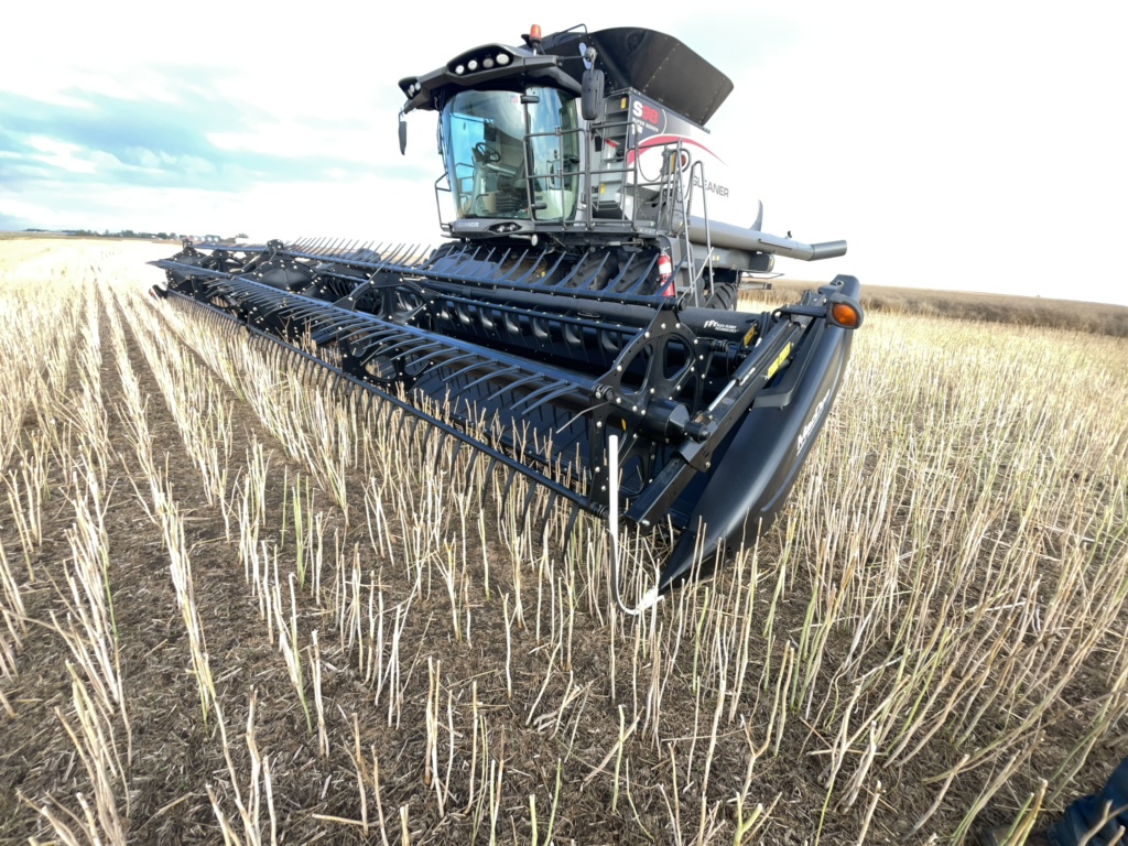 2017 MacDon FD75-40 Header Combine