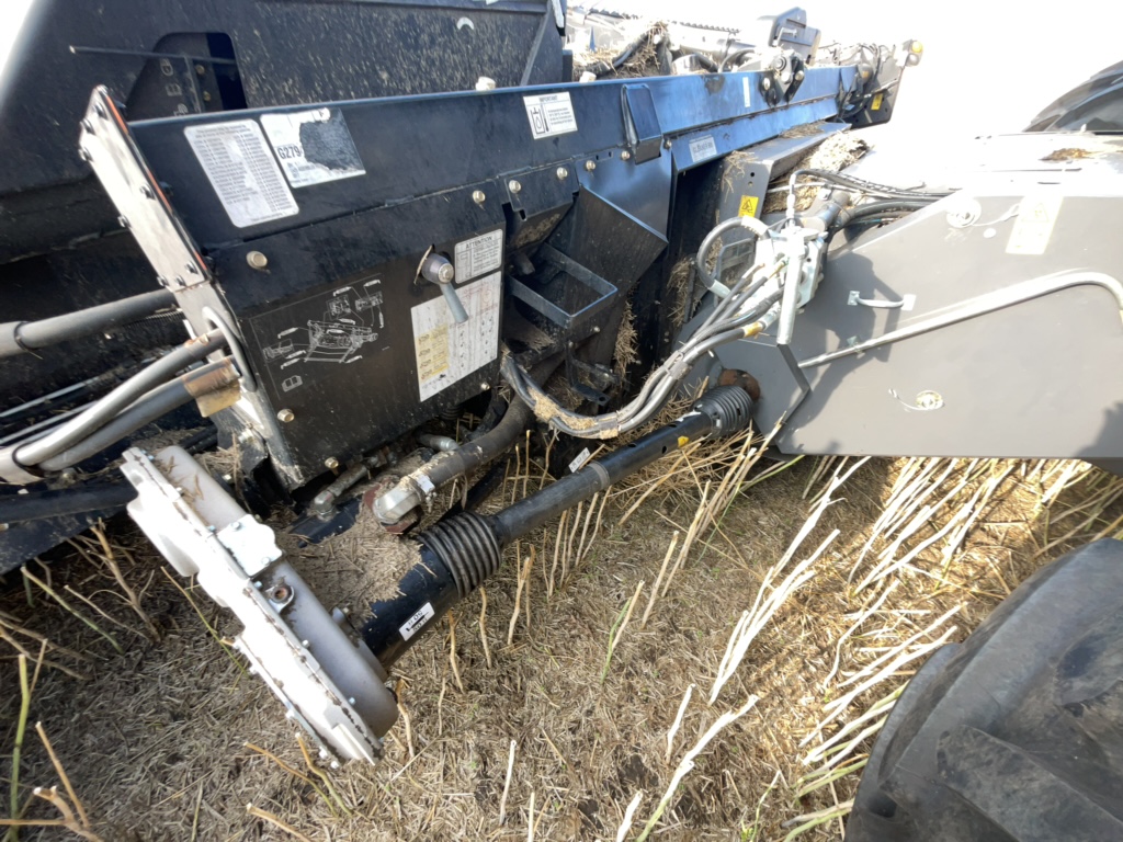 2017 MacDon FD75-40 Header Combine