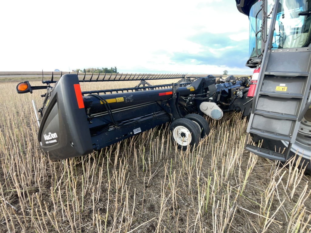 2017 MacDon FD75-40 Header Combine