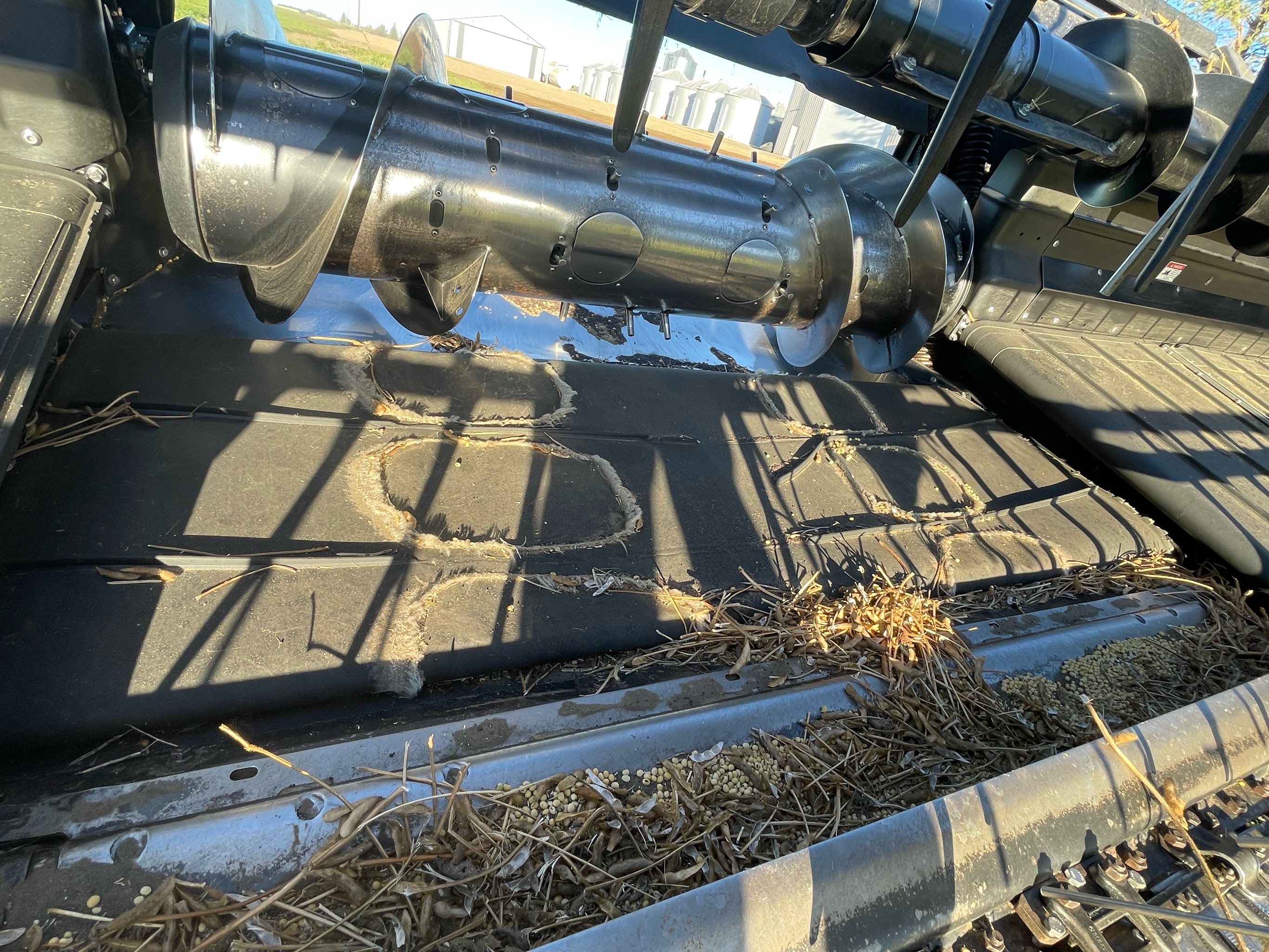 2011 MacDon FD70-40 Header Combine