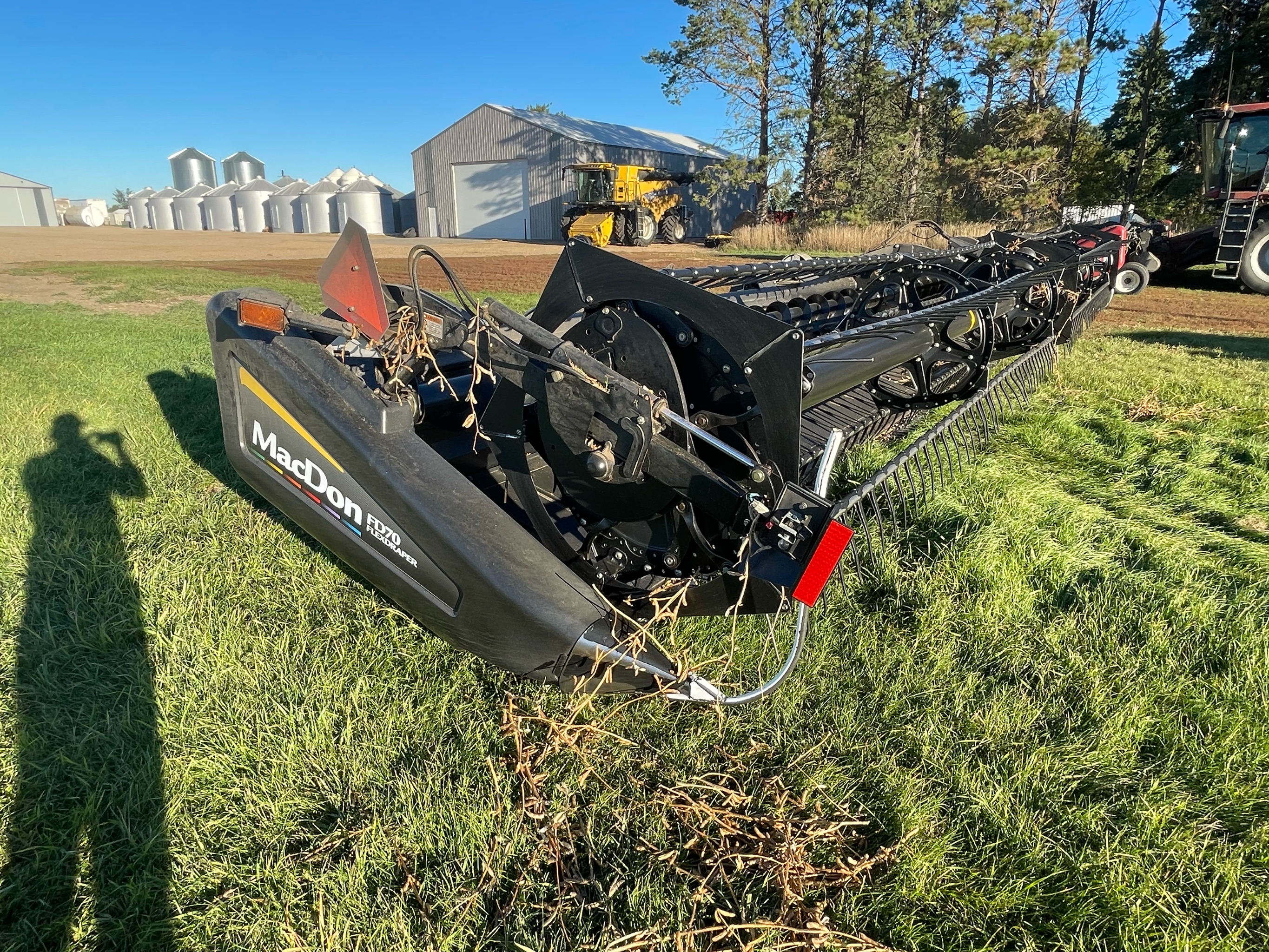 2011 MacDon FD70-40 Header Combine