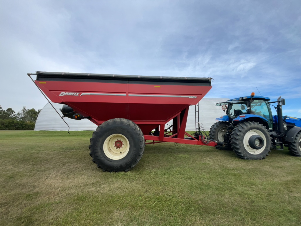 2014 Brent 1082 Grain Cart