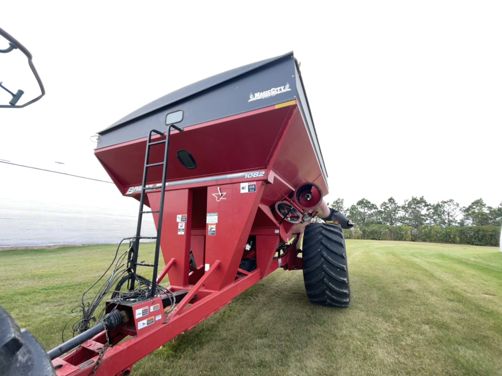 2014 Brent 1082 Grain Cart