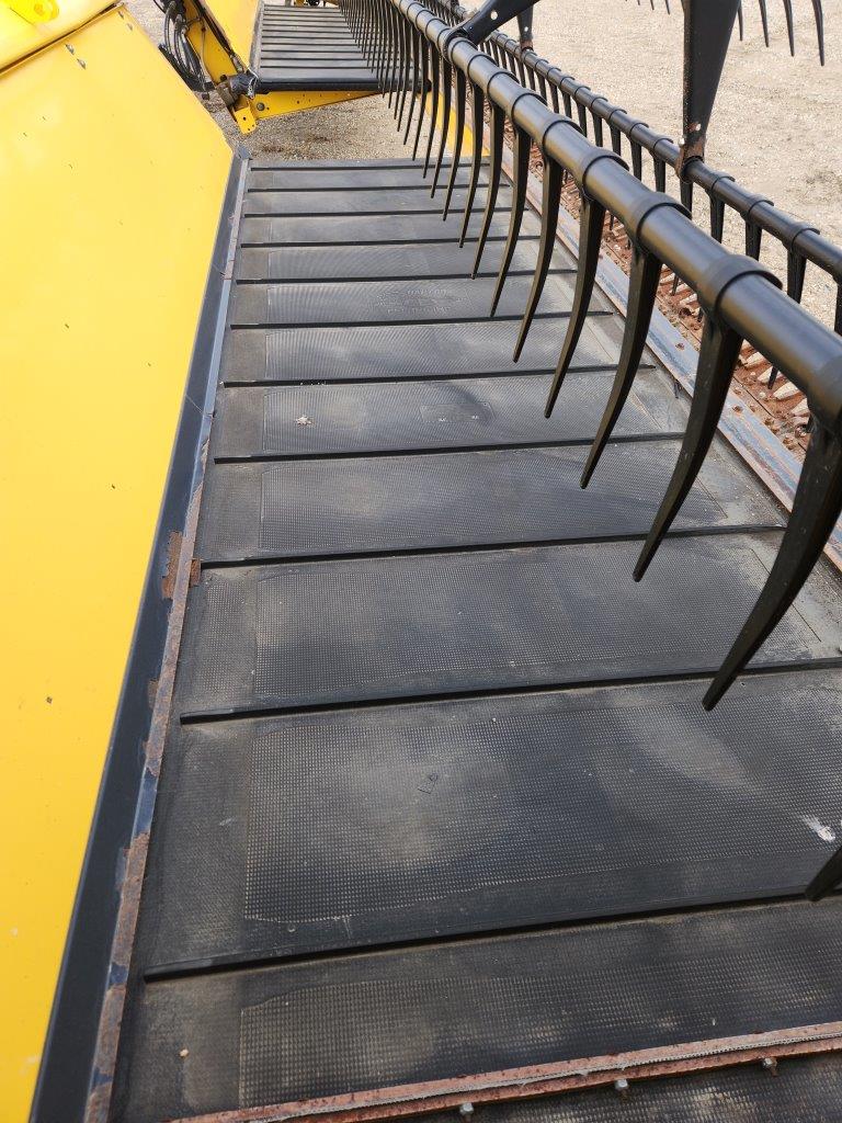 2014 New Holland SPEEDR200 Windrower