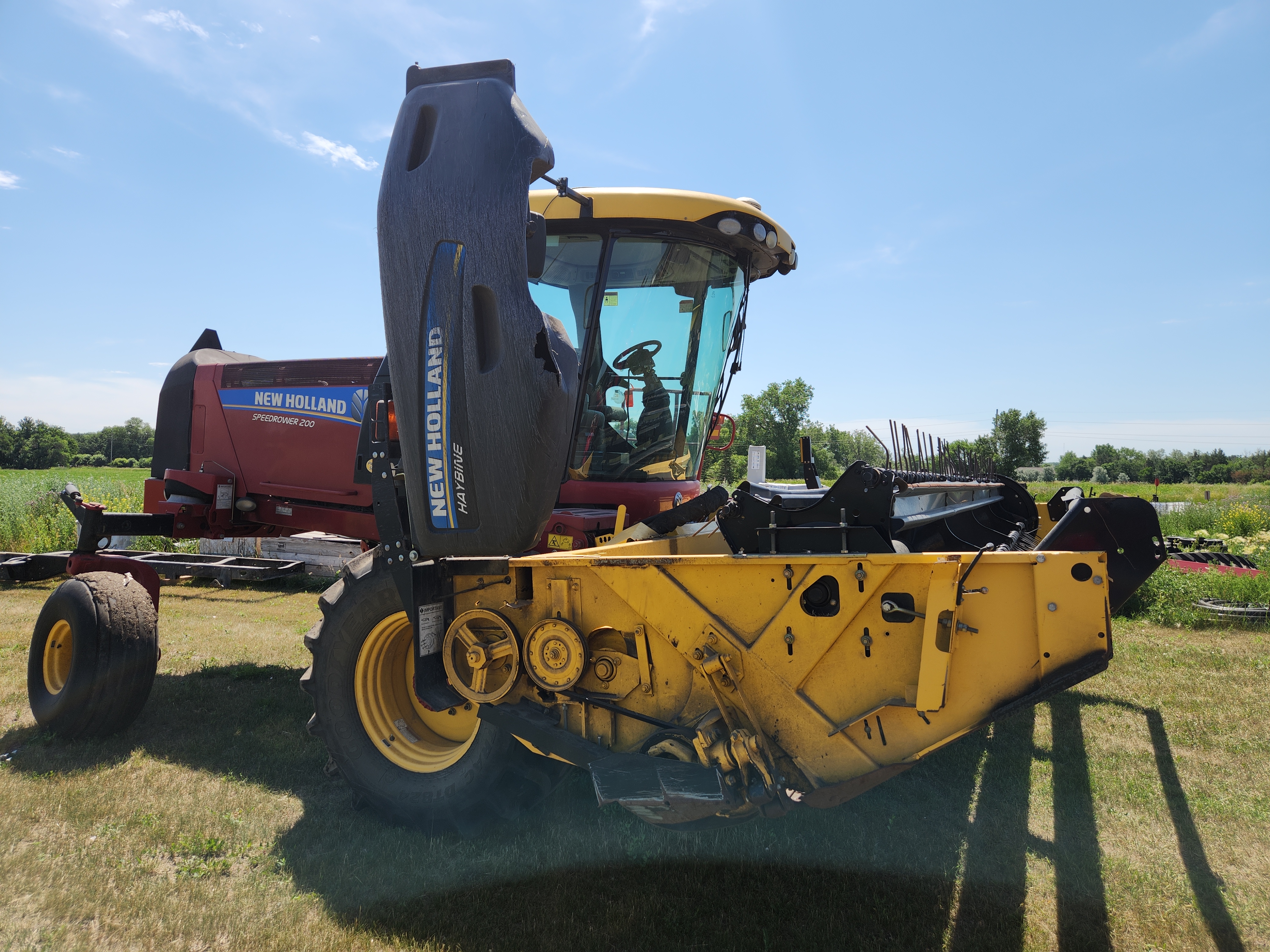 2014 New Holland SPEEDR200 Windrower
