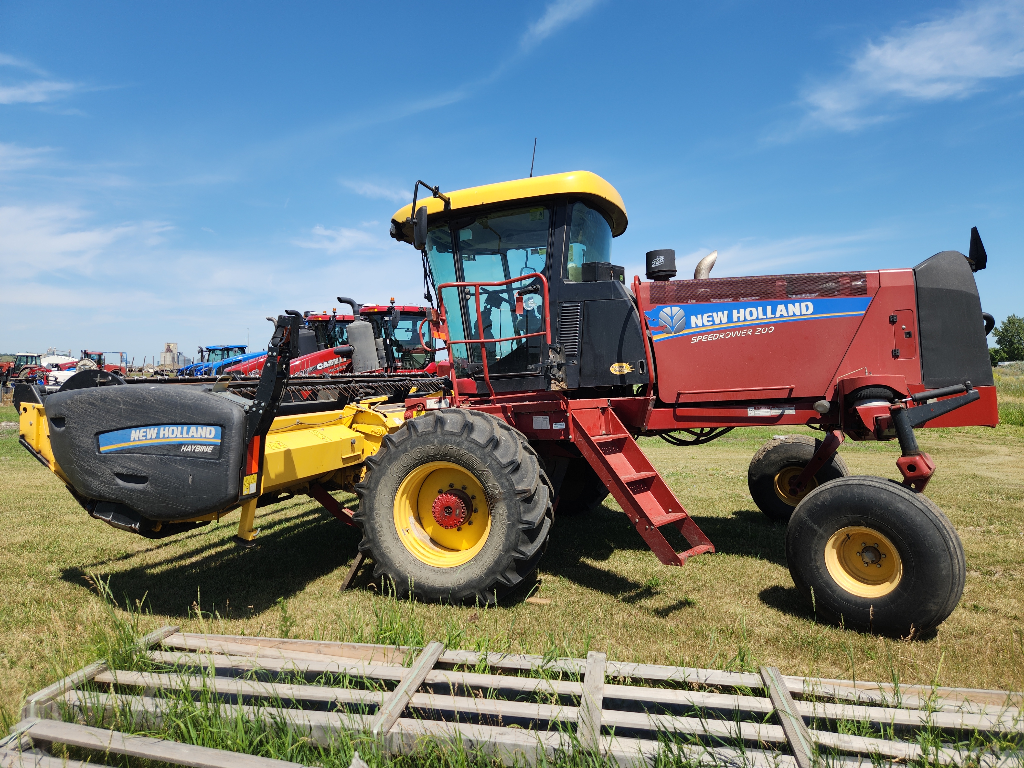 2014 New Holland SPEEDR200 Windrower