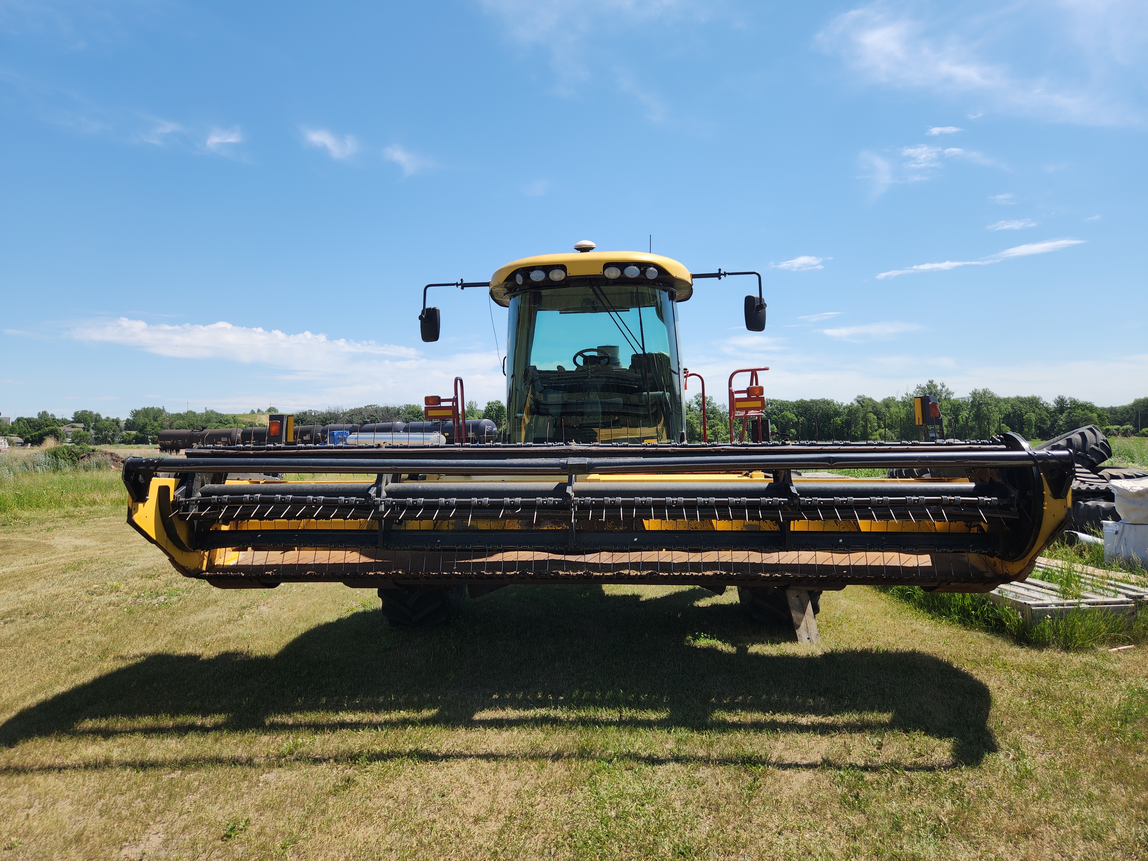2014 New Holland SPEEDR200 Windrower