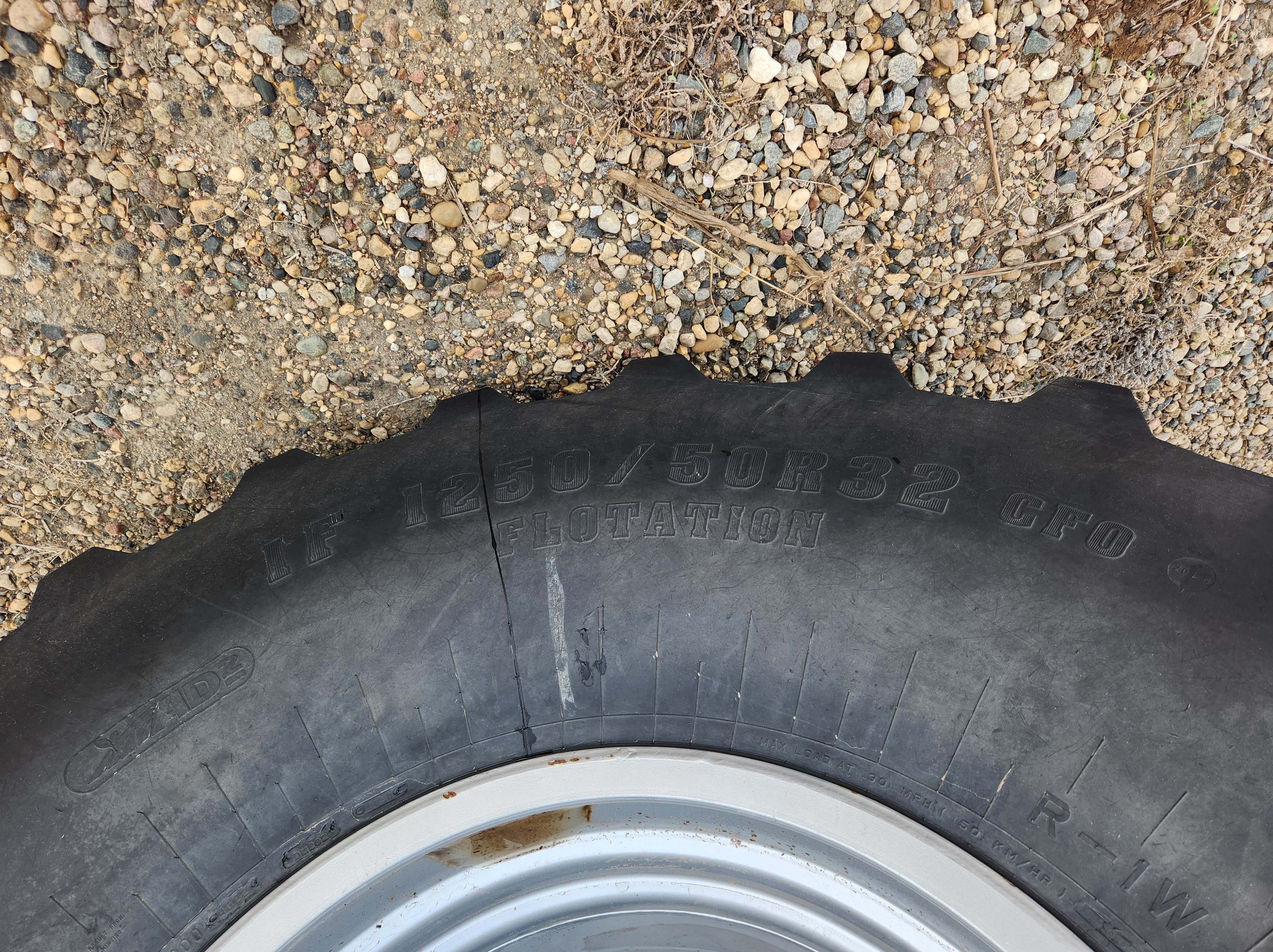 2023 Unverferth 1320 Grain Cart