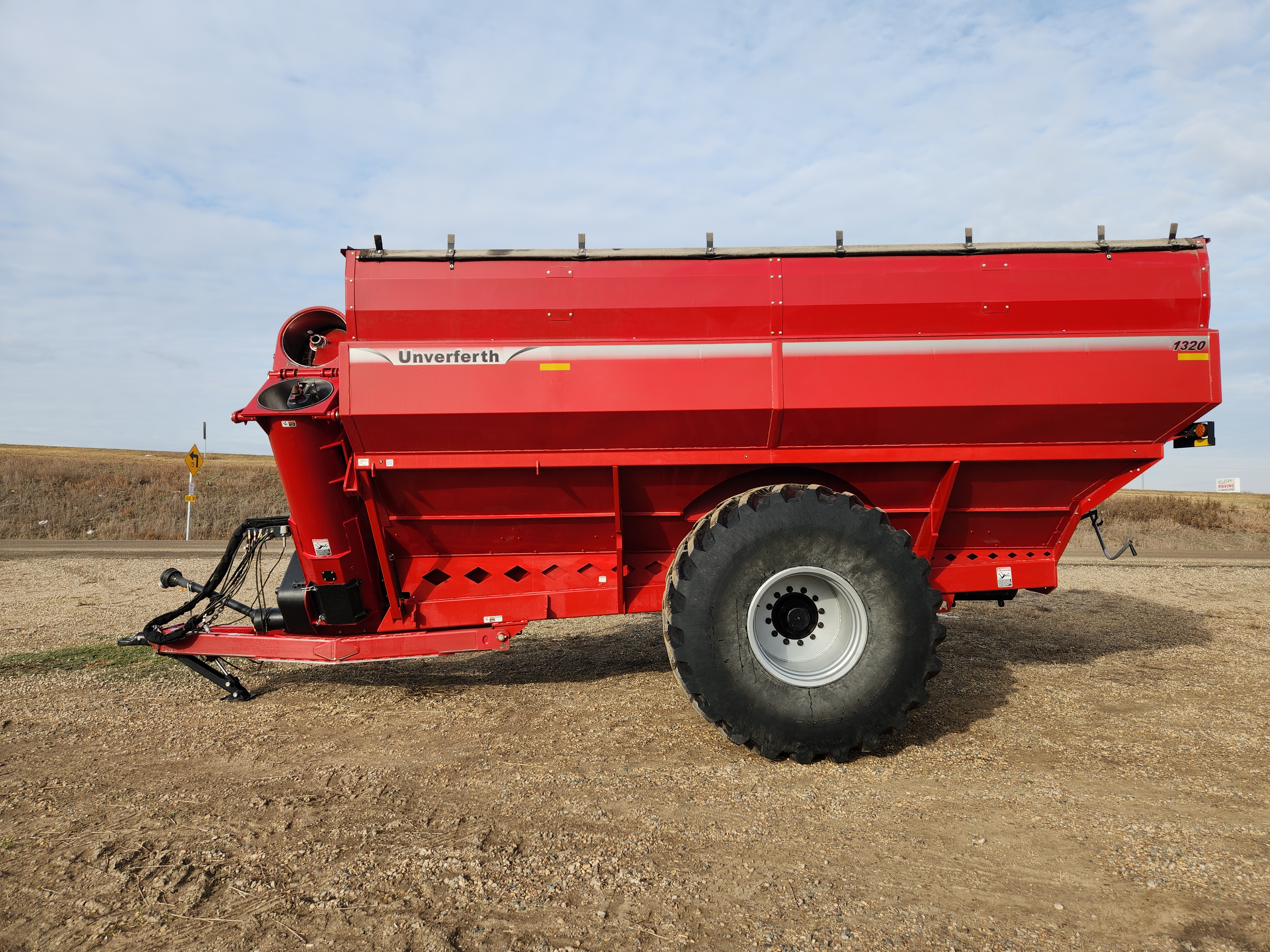 2023 Unverferth 1320 Grain Cart