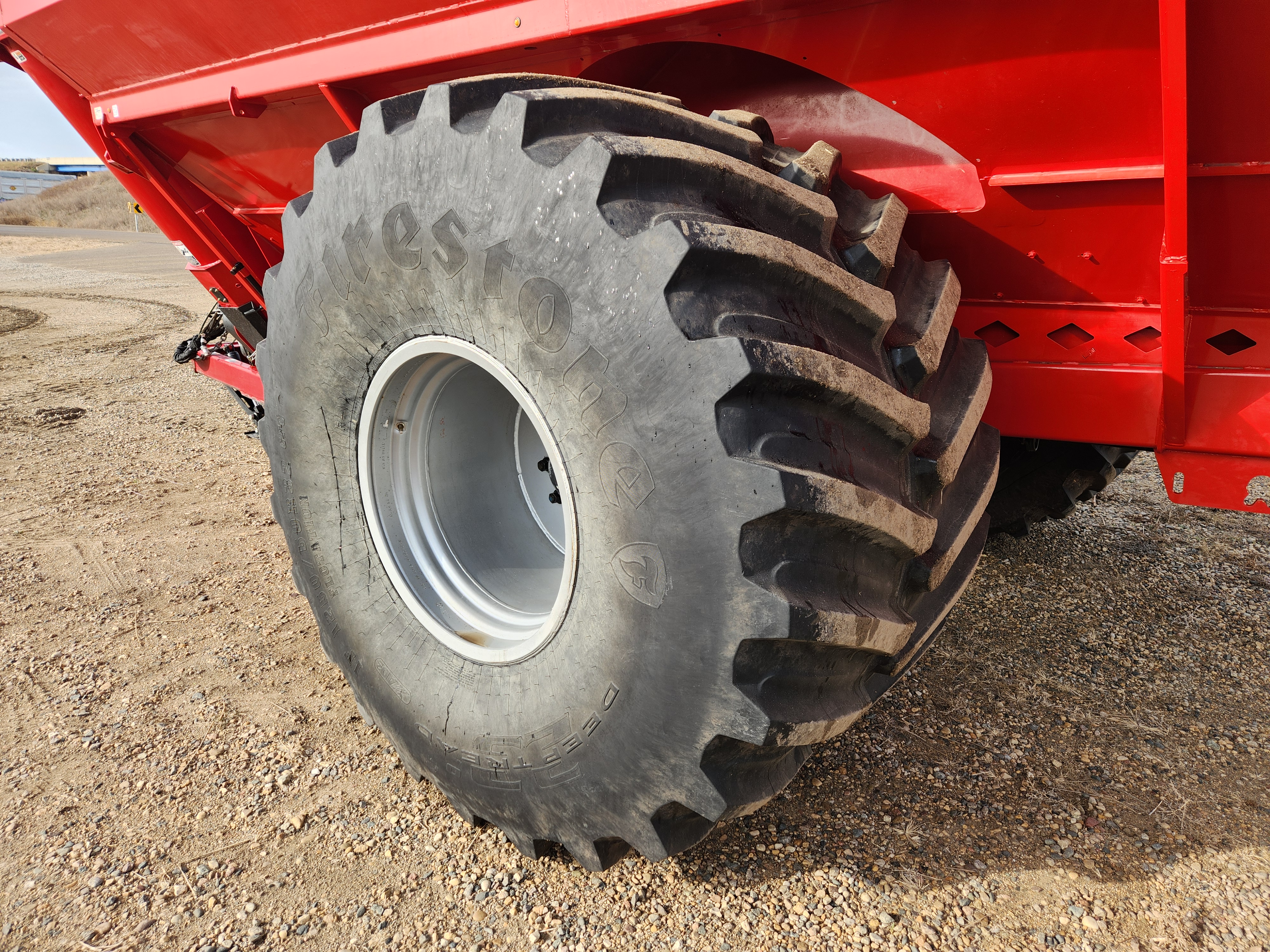 2023 Unverferth 1320 Grain Cart