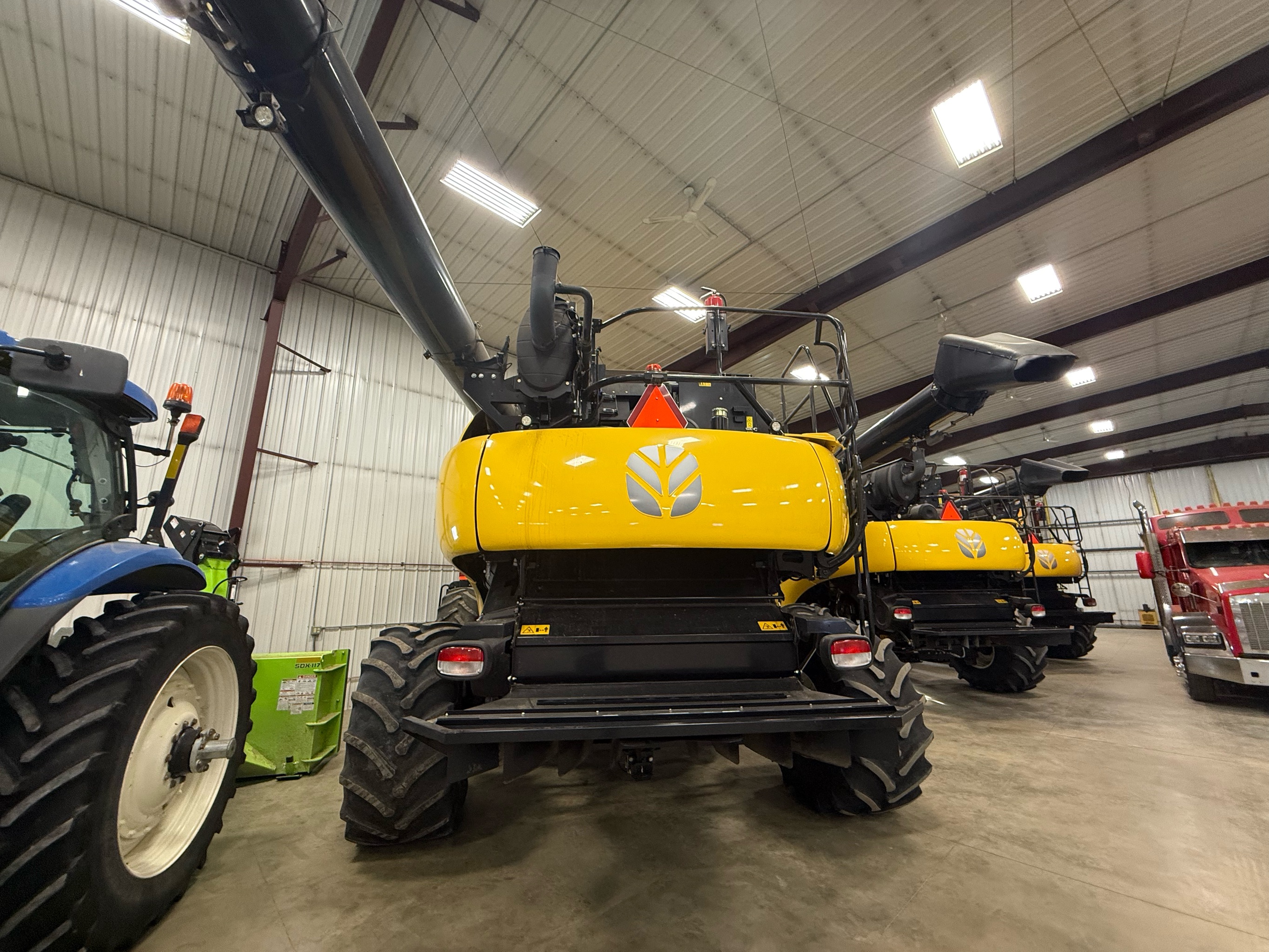 2018 New Holland CR8.90 Combine