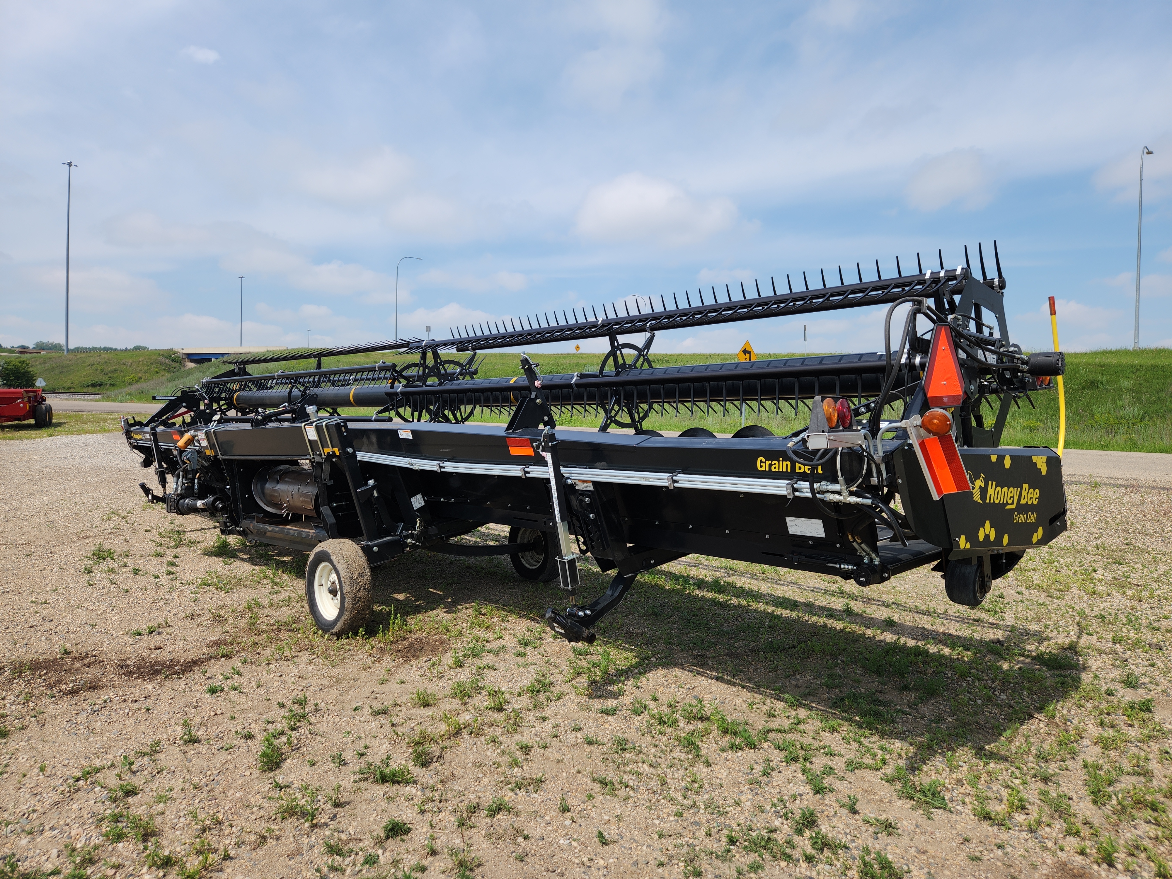 2016 Honey Bee SP36 Header Draper