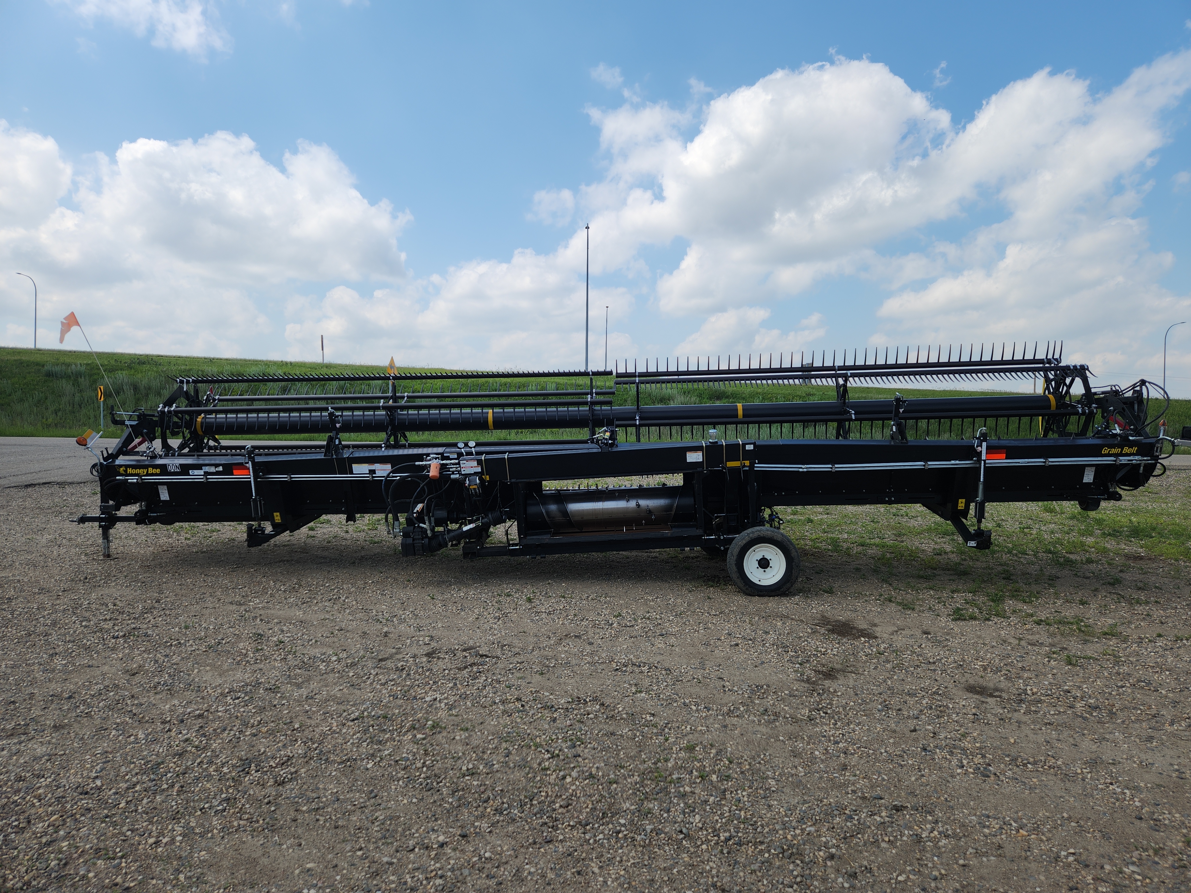 2018 Honey Bee SP36 Header Draper