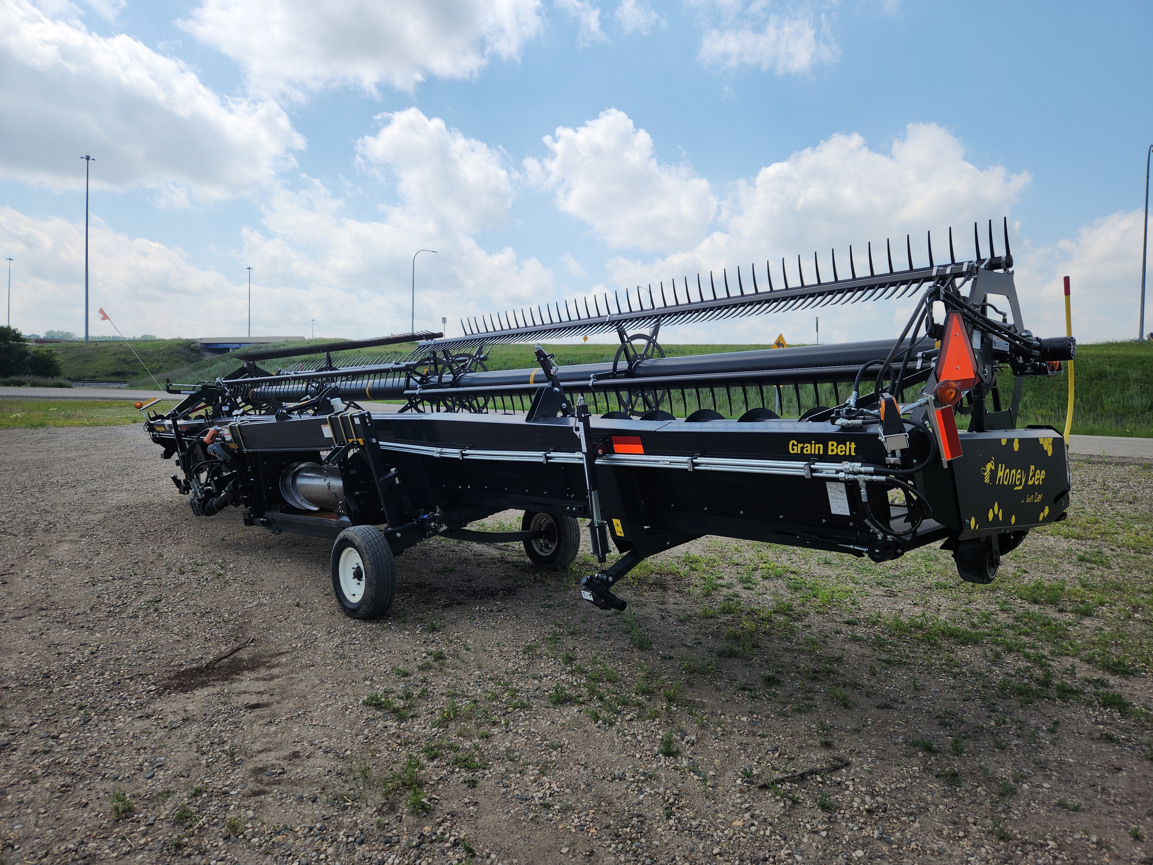 2018 Honey Bee SP36 Header Draper
