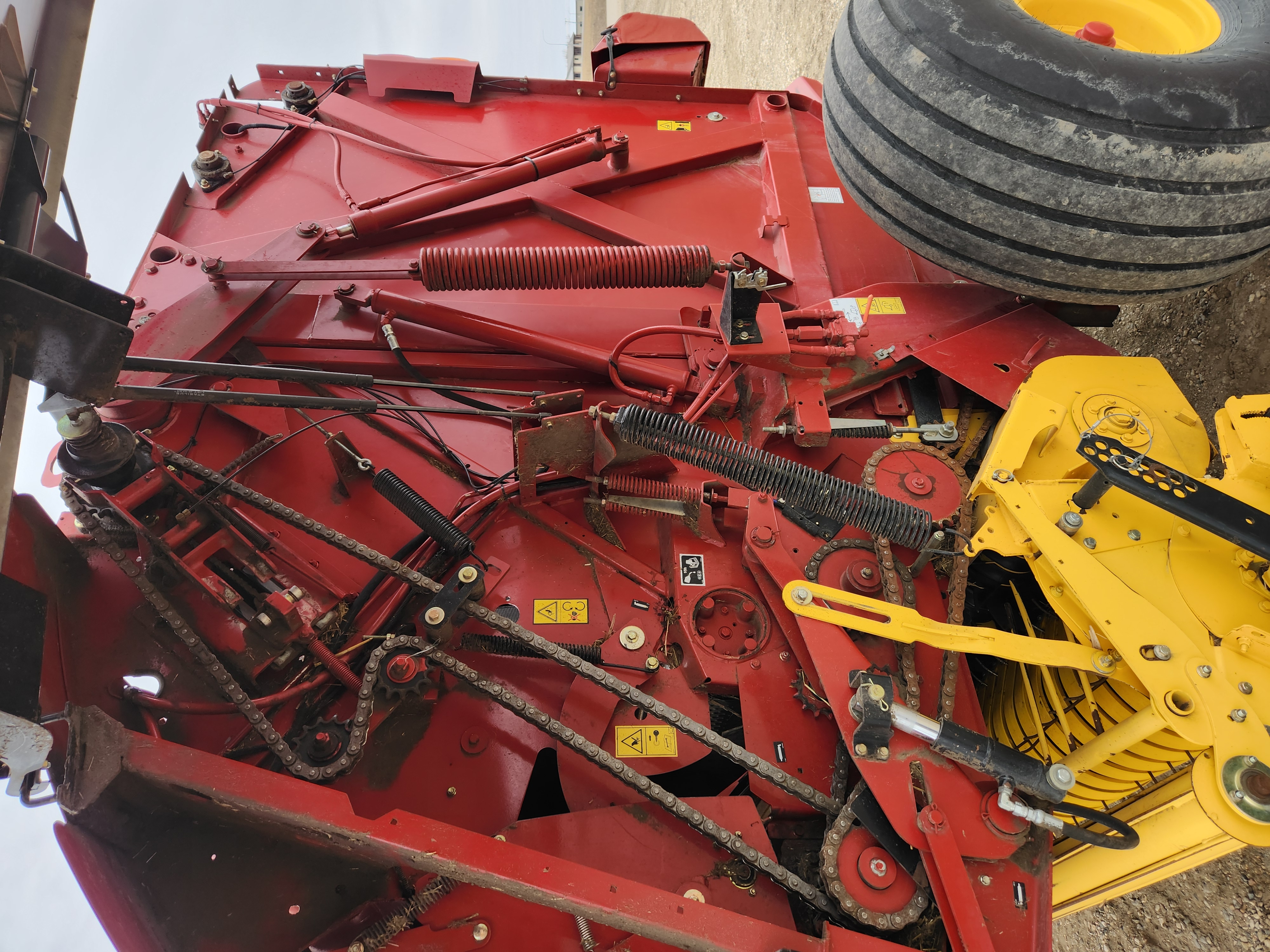 2016 New Holland RB560 Baler/Round