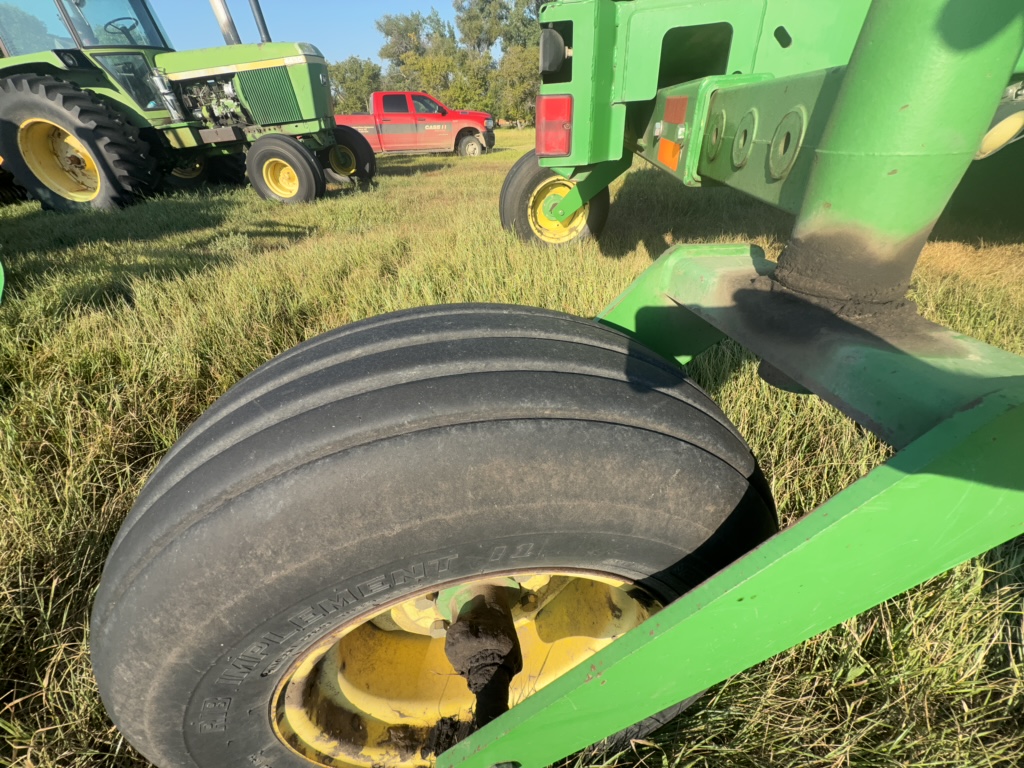 2001 John Deere 4890 Windrower